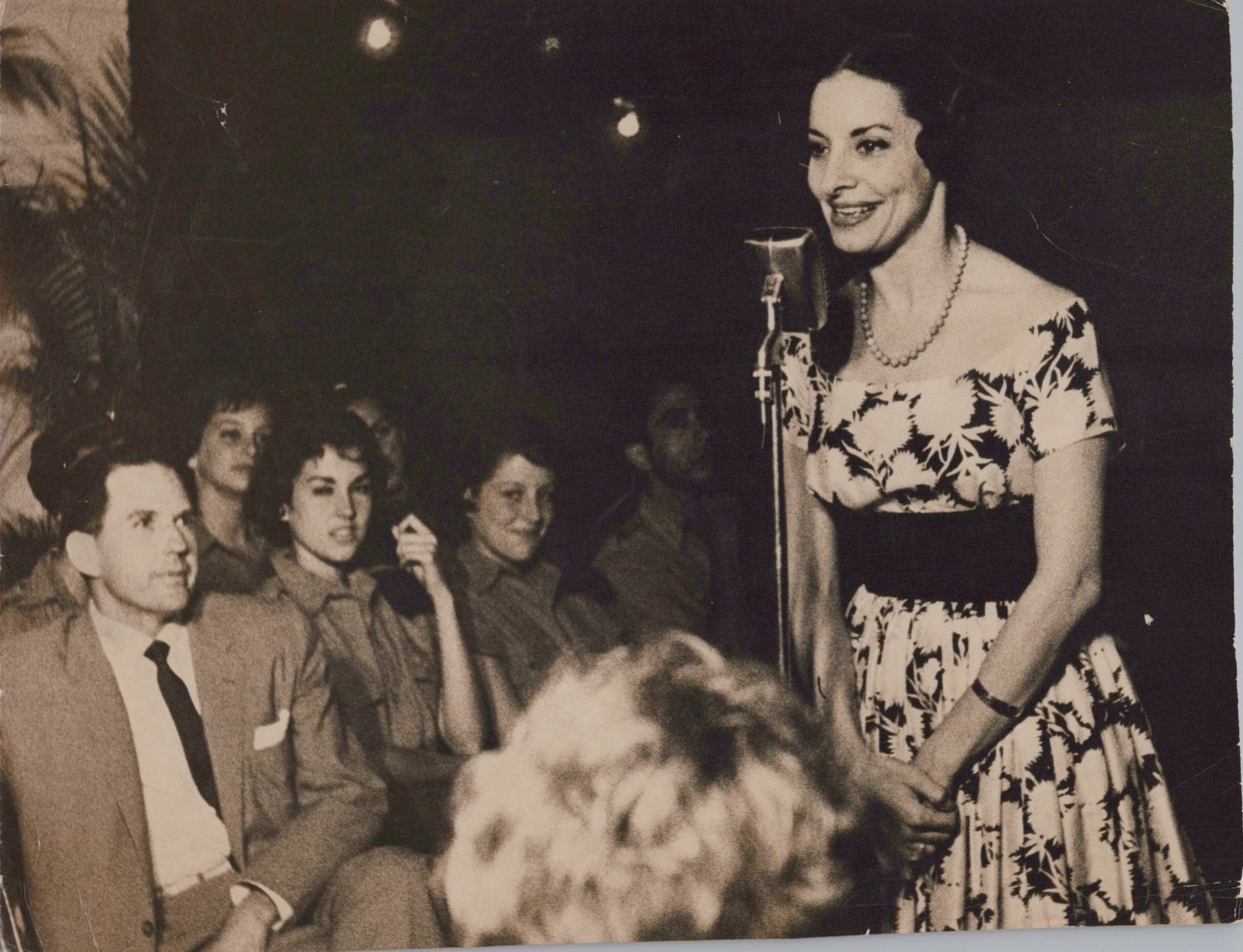 CUBAN PEOPLE HOMAGE LEAD BALLET DANCER ALICIA ALONSO CUBA 1960s VTG Photo Y 476 CUBAN PEOPLE HOMAGE LEAD BALLET DANCER ALICIA ALONSO CUBA 1960s VTG Photo Y 476