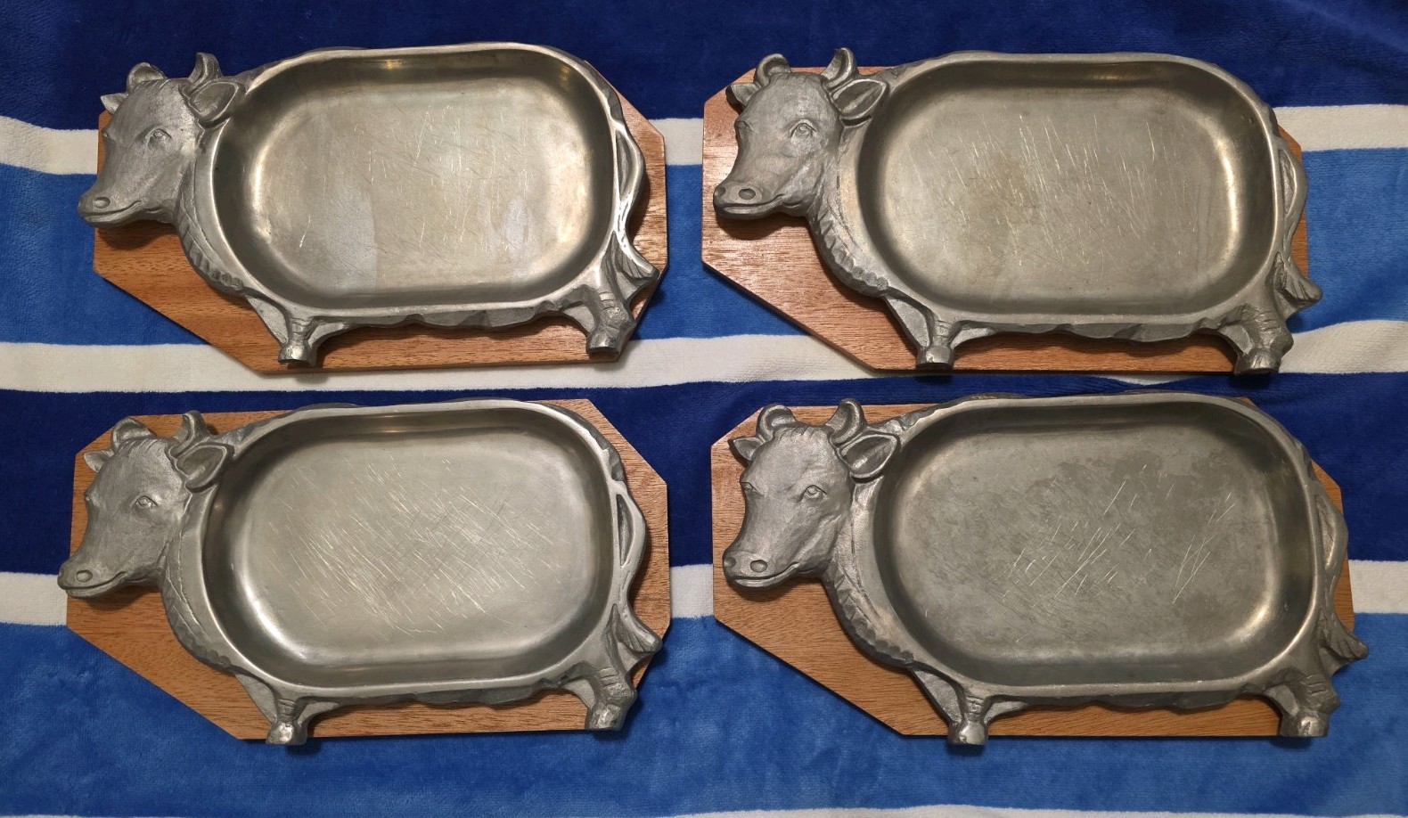Vtg 1970\'s Sand Cast Aluminum Steer Steak/Fajita Plates & Wooden Trays - 4 sets Vtg 1970\'s Sand Cast Aluminum Steer Steak/Fajita Plates & Wooden Trays - 4 sets
