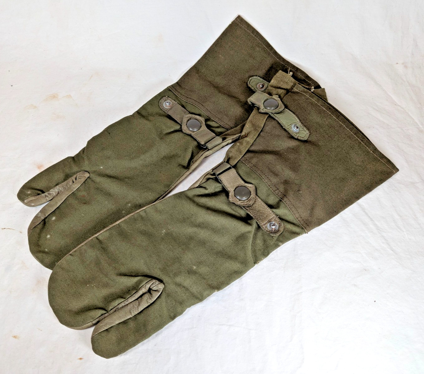 WW2 German Kradmelder Motorcyclist Gauntlets 1941 Dated WW2 German Kradmelder Motorcyclist Gauntlets 1941 Dated