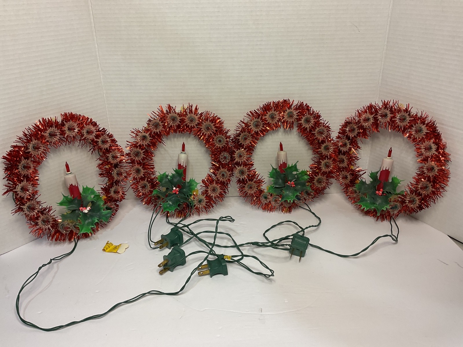 VTG-RARE (4) RED TINSEL 7 VTG-RARE (4) RED TINSEL 7