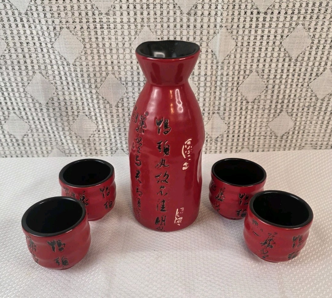 Vtg Japanese Kutani Sake Set 5 Pc Red Gold 4 Cups & Tokkuri Bottle Japan EUC Vtg Japanese Kutani Sake Set 5 Pc Red Gold 4 Cups & Tokkuri Bottle Japan EUC