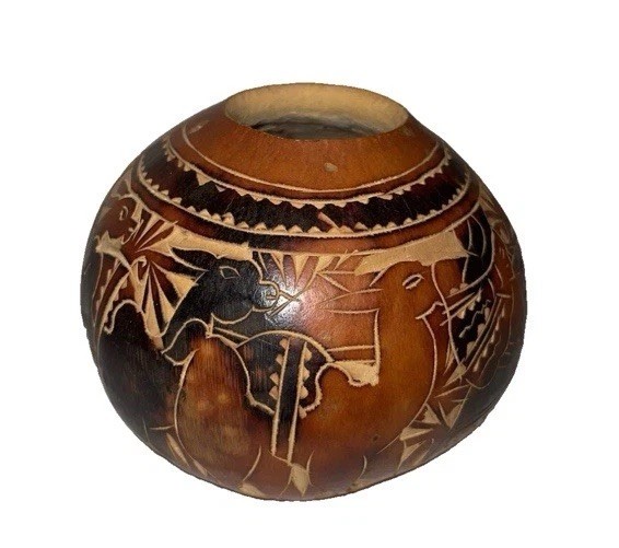 Cute Hand Carved Peruvian Peru Folk Art Gourd Box Natives Cute Hand Carved Peruvian Peru Folk Art Gourd Box Natives