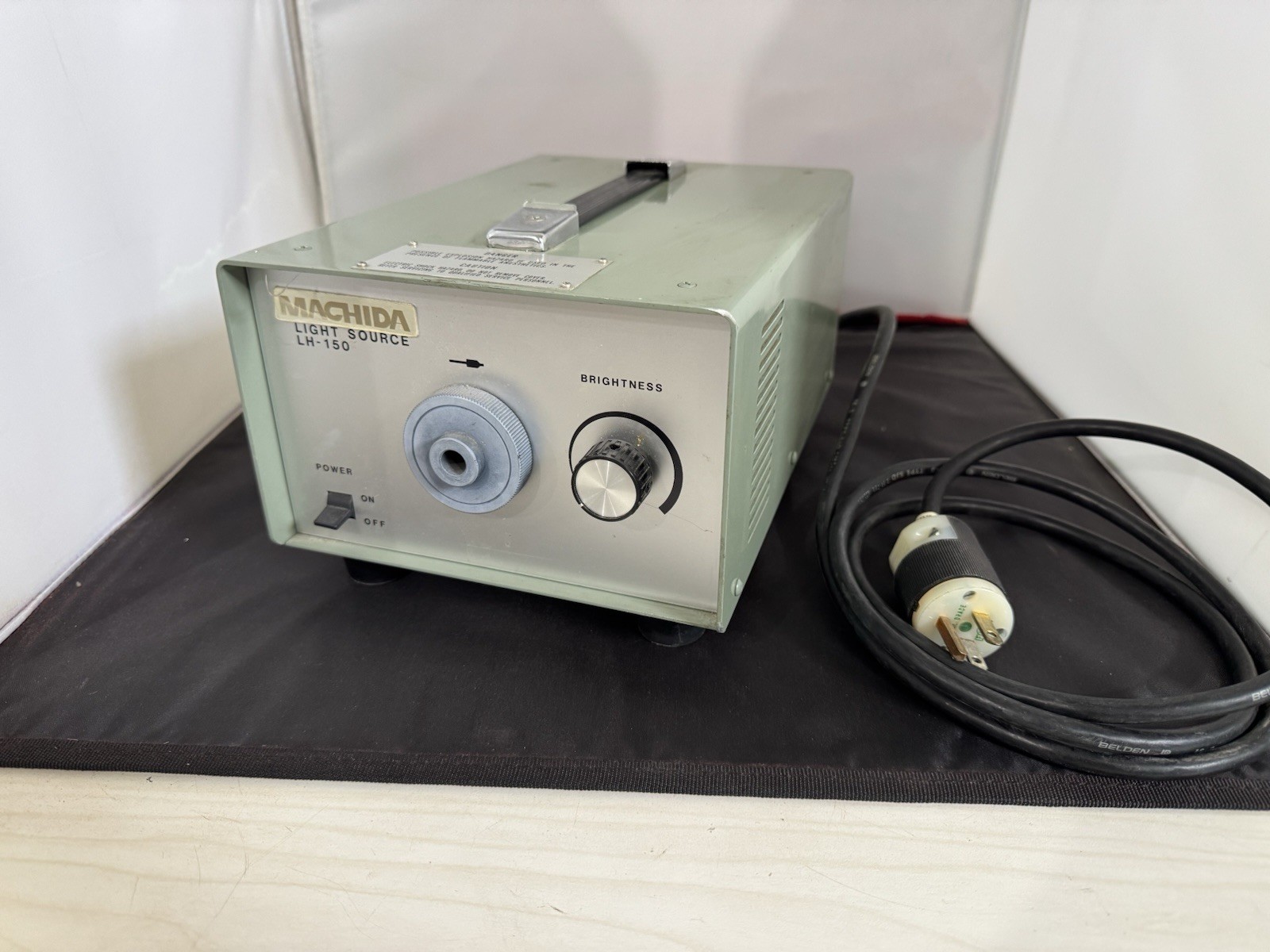 Pentax Lab Light Source LH-150 MACHIDA ASAHI optical made in Japan Powers on