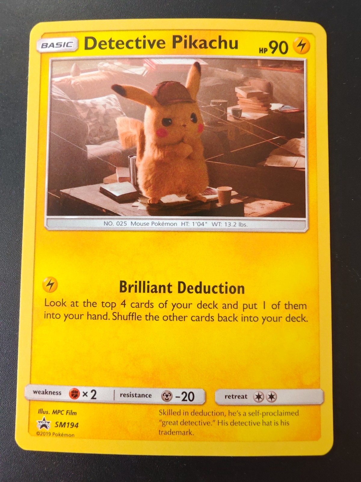 Pokémon TCG Detective Pikachu SM194 Holo Black Star Promo 2019 English Pokémon TCG Detective Pikachu SM194 Holo Black Star Promo 2019 English