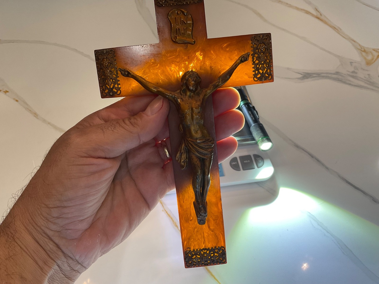 -—-BEAUTIFUL MARBLED LARGE BAKELITE CRUCIFIX——-SEE PICTURES—— -—-BEAUTIFUL MARBLED LARGE BAKELITE CRUCIFIX——-SEE PICTURES——