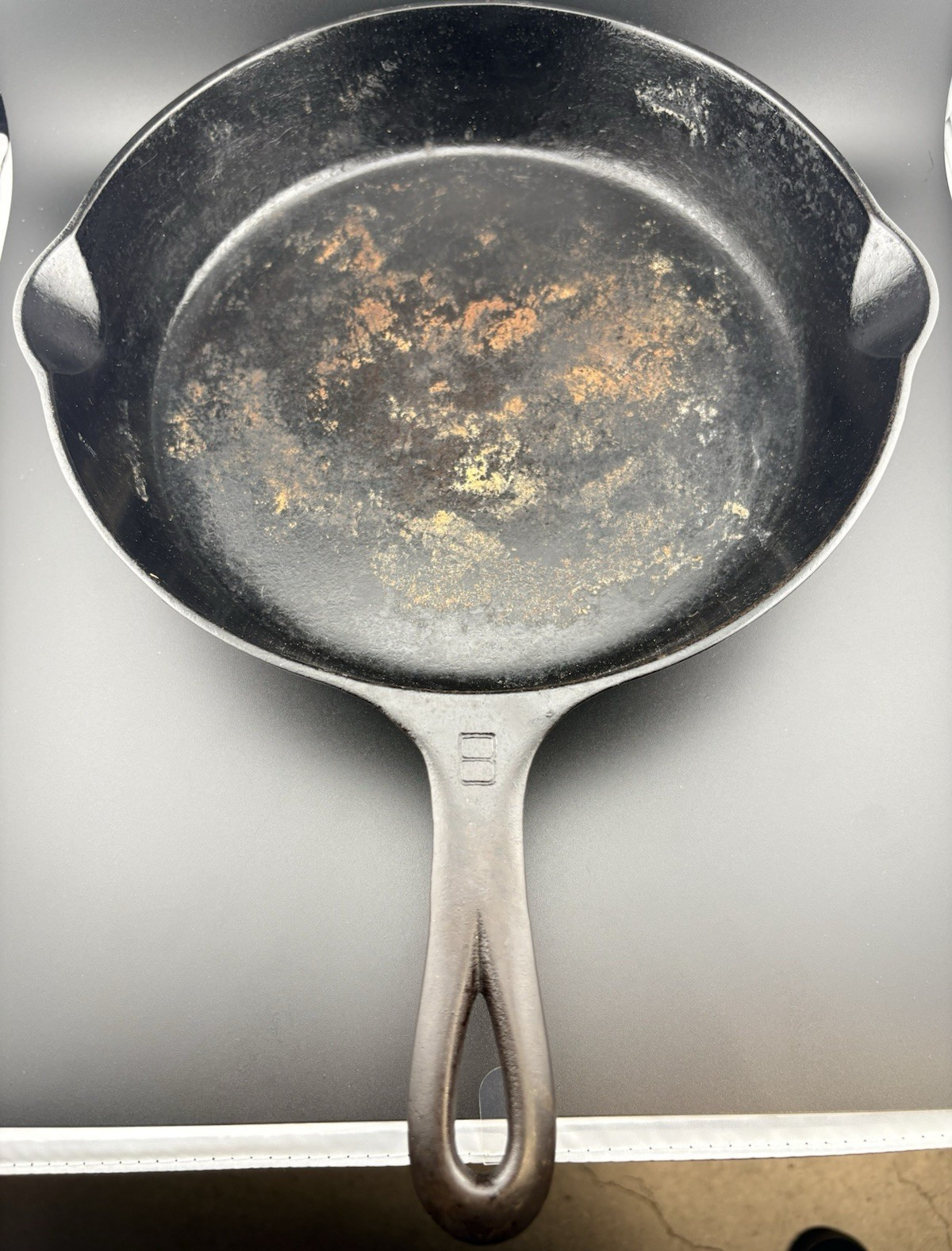 Vintage Griswold No 8 Cast Iron Skillet 704 Erie PA 1924-1940 - Lays Flat Vintage Griswold No 8 Cast Iron Skillet 704 Erie PA 1924-1940 - Lays Flat