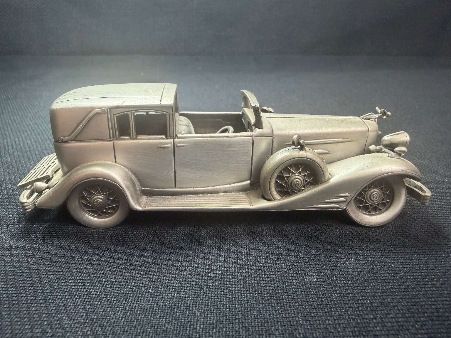 Danbury Mint 1933 V-16 Cadillac Town Car Vintage Pewter Model Diecast Car Danbury Mint 1933 V-16 Cadillac Town Car Vintage Pewter Model Diecast Car