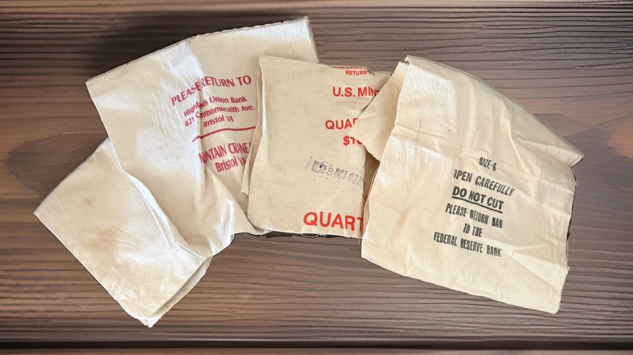 Lot Of 4 Old Vintage Money Bags Us Mint Highlands Union Bank Fed Reserve *READ* Lot Of 4 Old Vintage Money Bags Us Mint Highlands Union Bank Fed Reserve *READ*