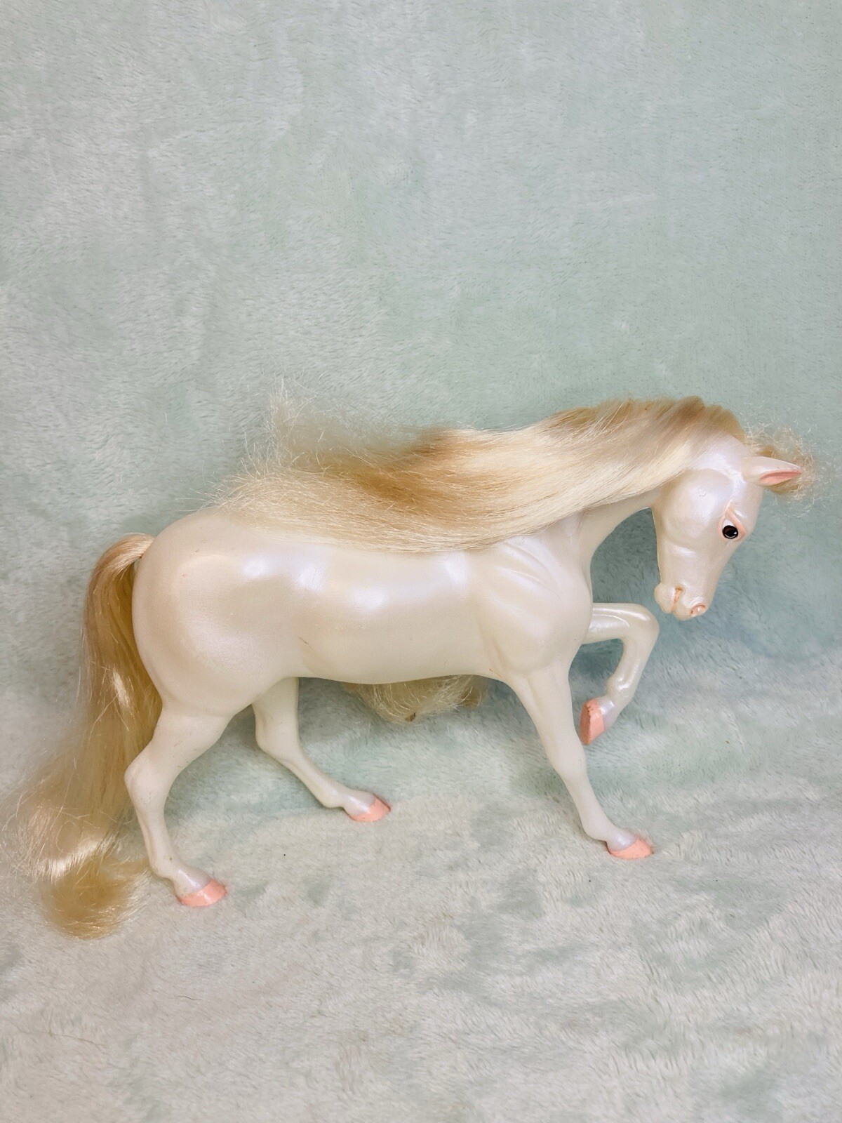 Breyer - 1995 White Pearlescent 9”x6” Horse With Long Brushable Mane & Tail
