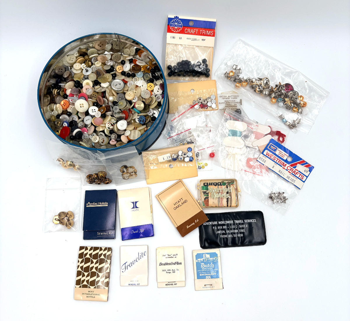 Vintage Buttons Hotel Sewing Kits Grandmas Buttons In Vintage Christmas Tin Vintage Buttons Hotel Sewing Kits Grandmas Buttons In Vintage Christmas Tin