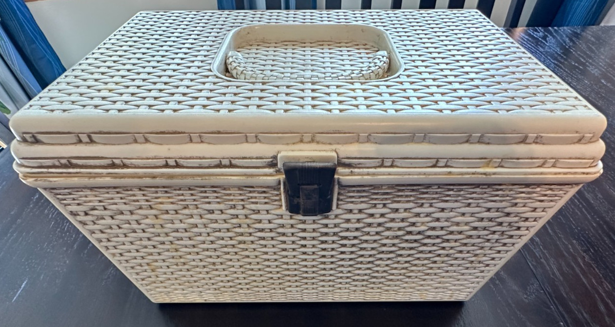 Vintage Wilson Wil-Hold Large White Plastic Sewing Box US VGC Notions Lot Needle