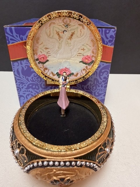 San Francisco Music Box Company Anastasia Alexandra and Nicholas Trinket San Francisco Music Box Company Anastasia Alexandra and Nicholas Trinket