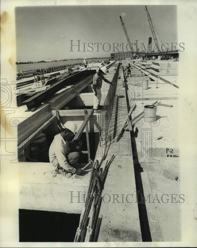 1975 Press Photo Louisiana Avenue Wharves E, F and G Construction - nob56215