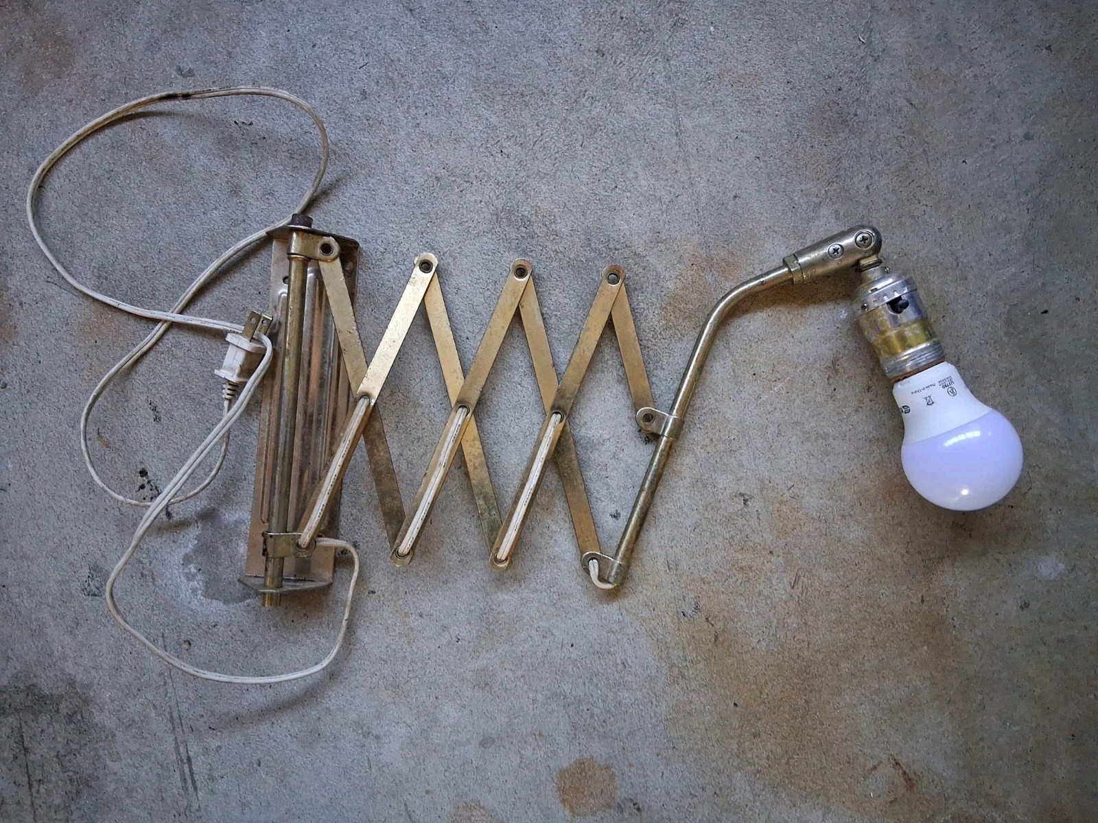 Vintage 1930s Scissor Industrial Accordion Folding Wall Lamp MCM Works Vintage 1930s Scissor Industrial Accordion Folding Wall Lamp MCM Works