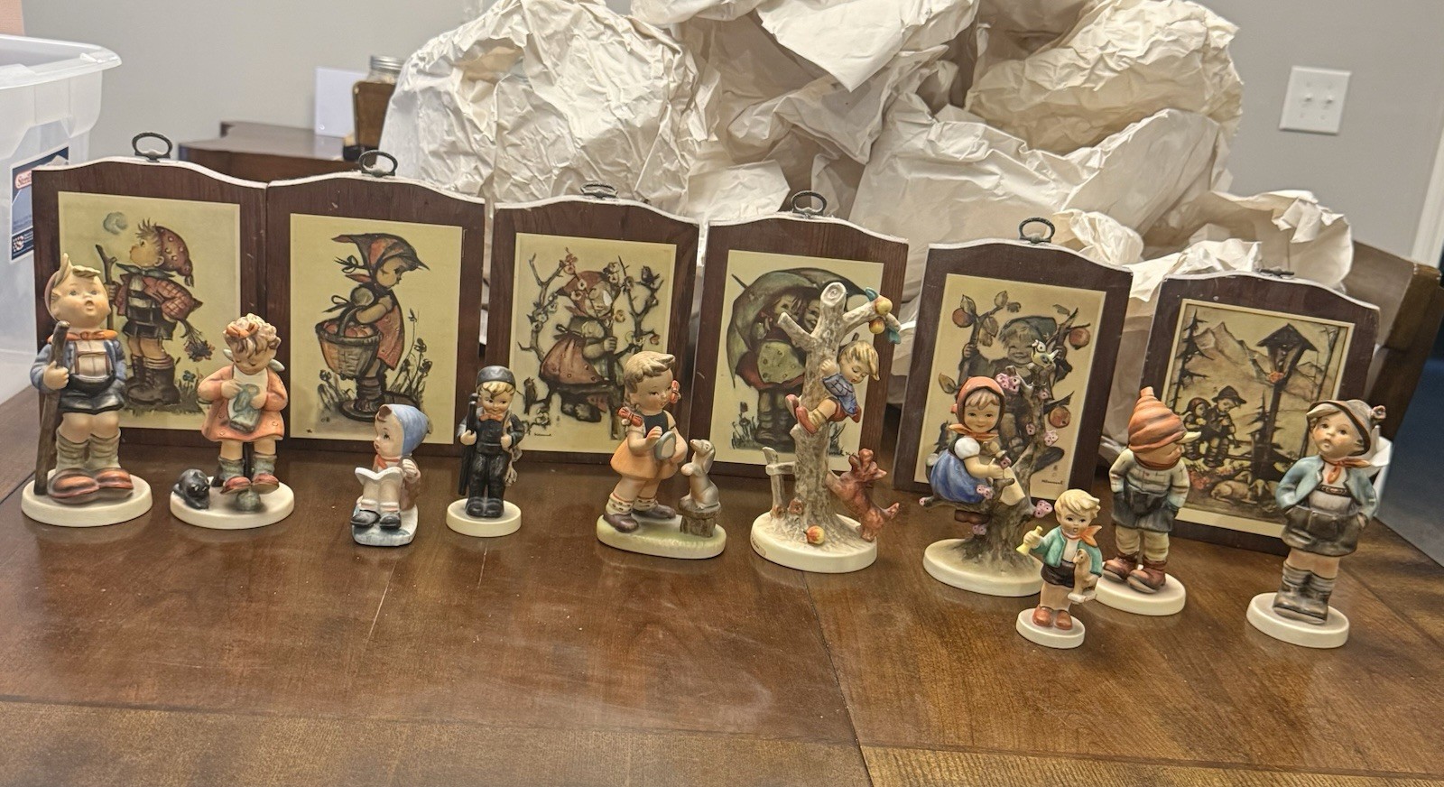 Hummel Vintage Figurines Set Of 16 Piece Collection Hummel Vintage Figurines Set Of 16 Piece Collection