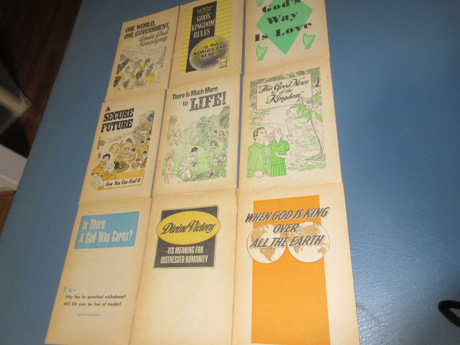 (17) Jehovah's Witnesses Booklets  from 1952-1985---1 Lot VINTAGE