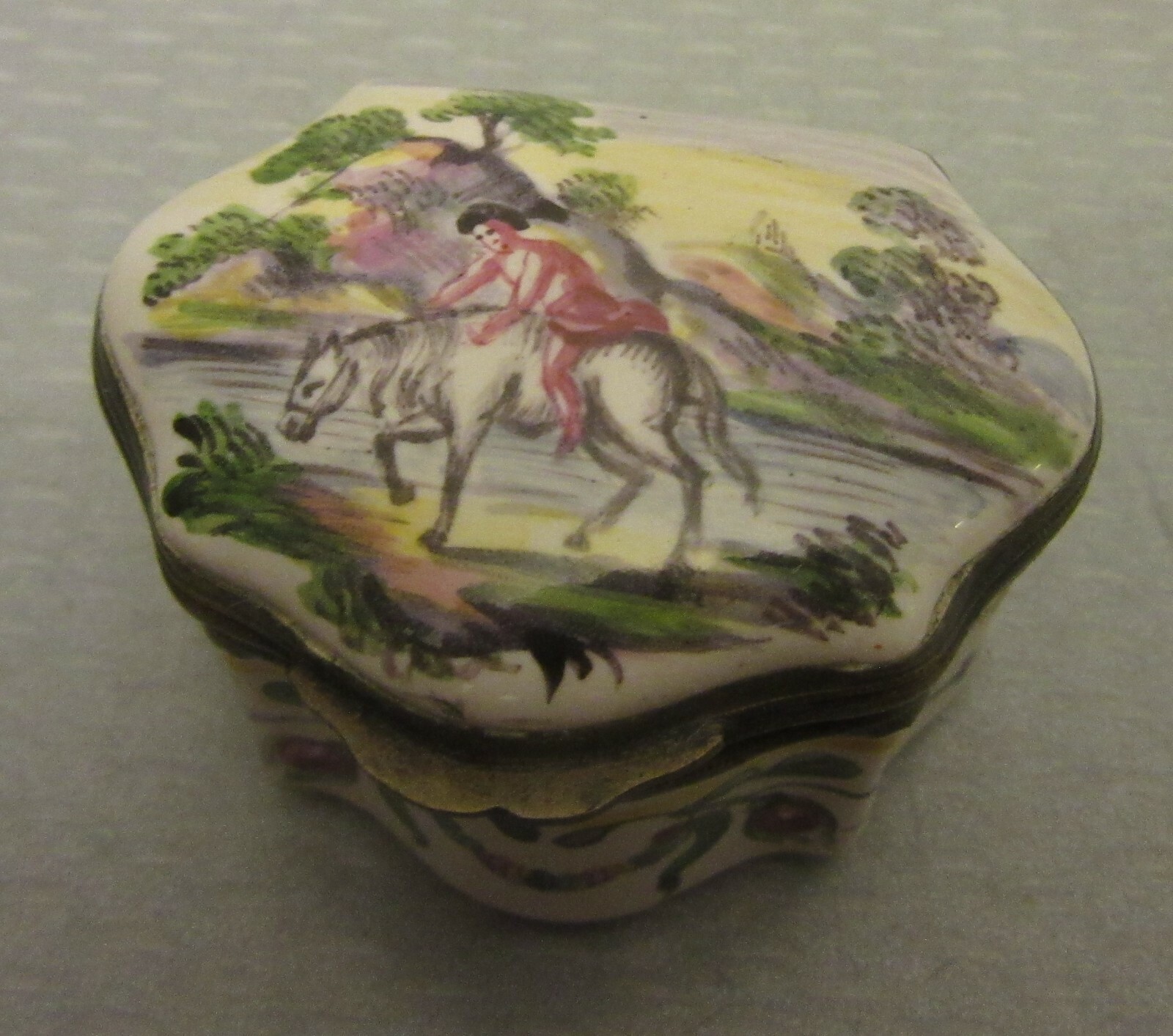 19C Antique French Enamel Snuff Trinket Box Handpainted Horse Scene signed VP 19C Antique French Enamel Snuff Trinket Box Handpainted Horse Scene signed VP