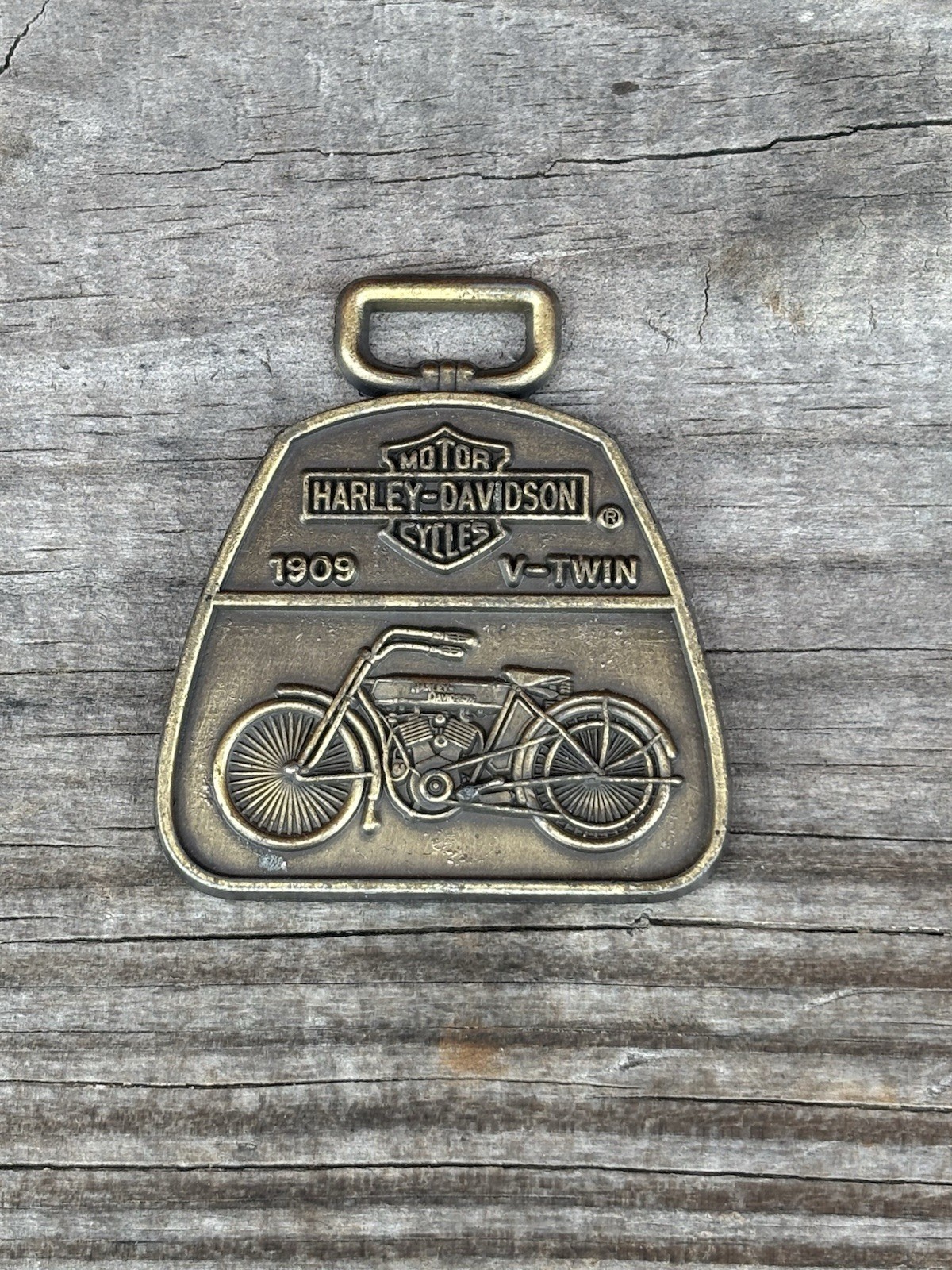 1987 HARLEY DAVIDSON 1909 V-TWIN MOTORCYCLE KEY CHAIN FOB 1987 HARLEY DAVIDSON 1909 V-TWIN MOTORCYCLE KEY CHAIN FOB