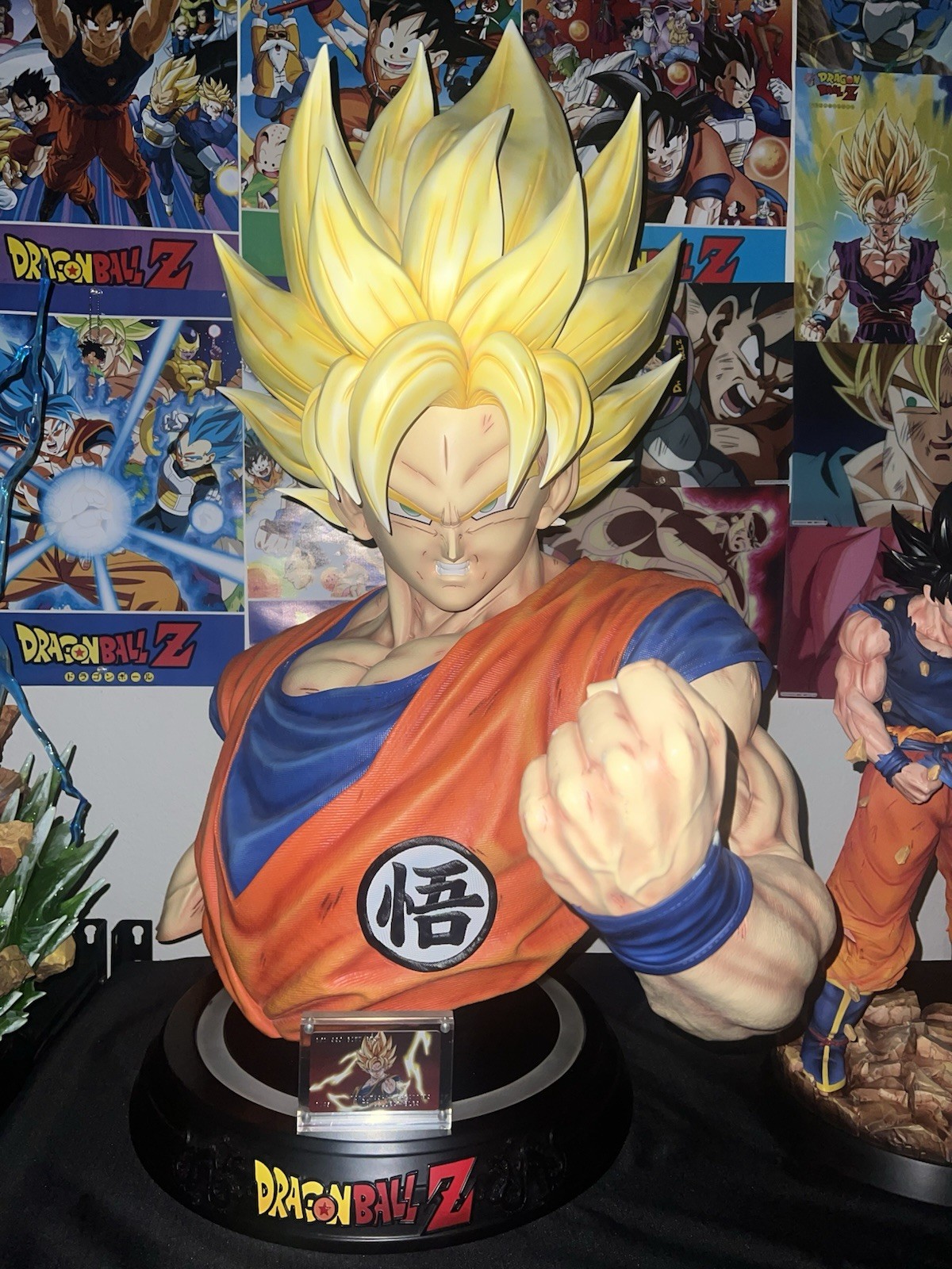 KD Collectibles Dragon Ball Z Super Saiyan Goku Bust KD Collectibles Dragon Ball Z Super Saiyan Goku Bust