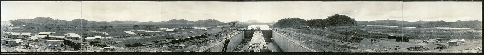 Photo:Panama Canal Miraflores Locks Panama 1914 Construction Panoramic