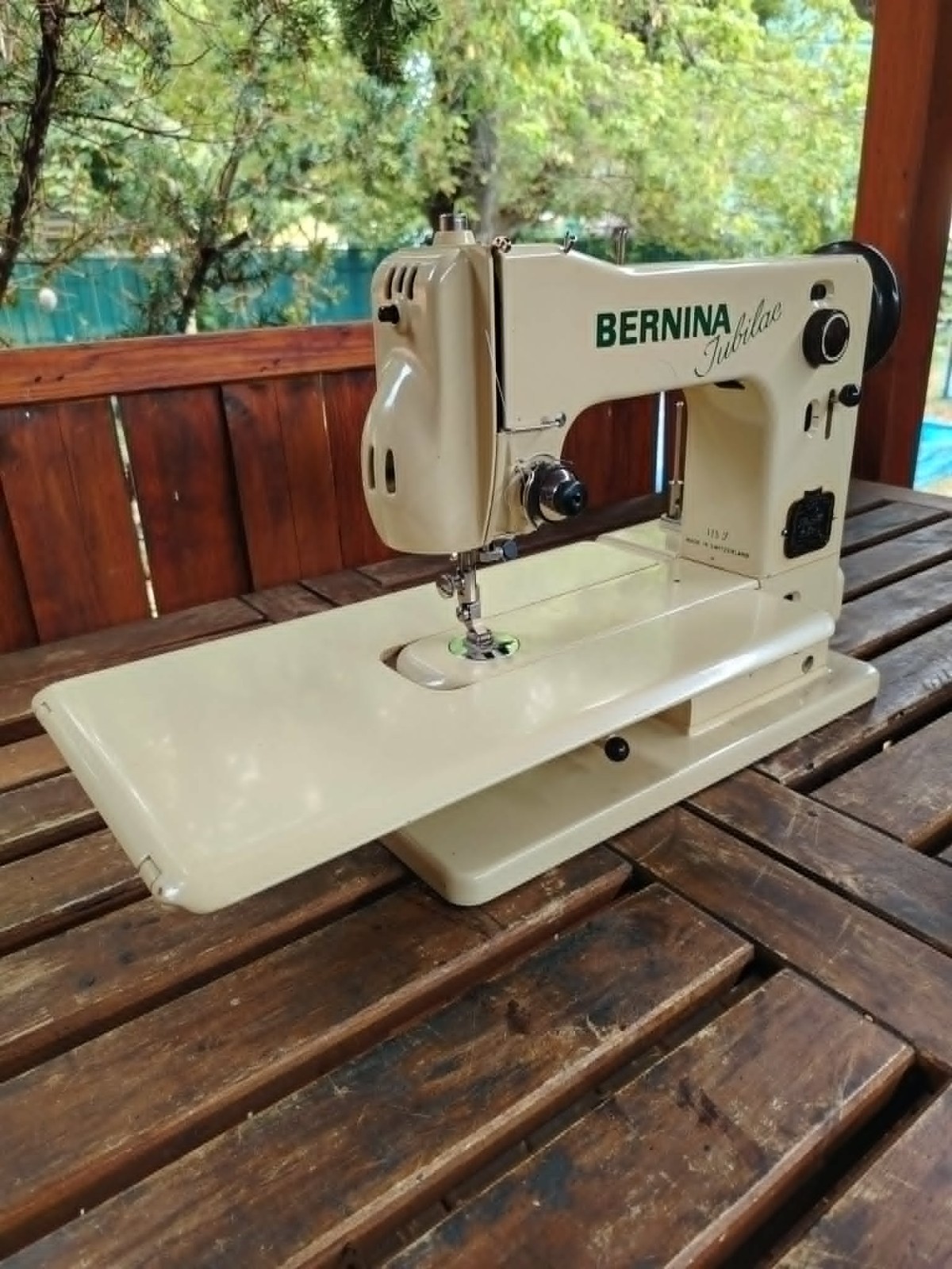VTG Swiss Bernina Jubilae design sturdy sewing machine VTG Swiss Bernina Jubilae design sturdy sewing machine