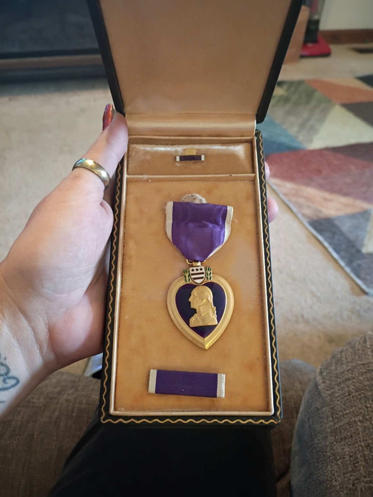 Original WW2 WWII Purple Heart Medal Lapel Pin Badge Ribbon with Coffin Case Original WW2 WWII Purple Heart Medal Lapel Pin Badge Ribbon with Coffin Case