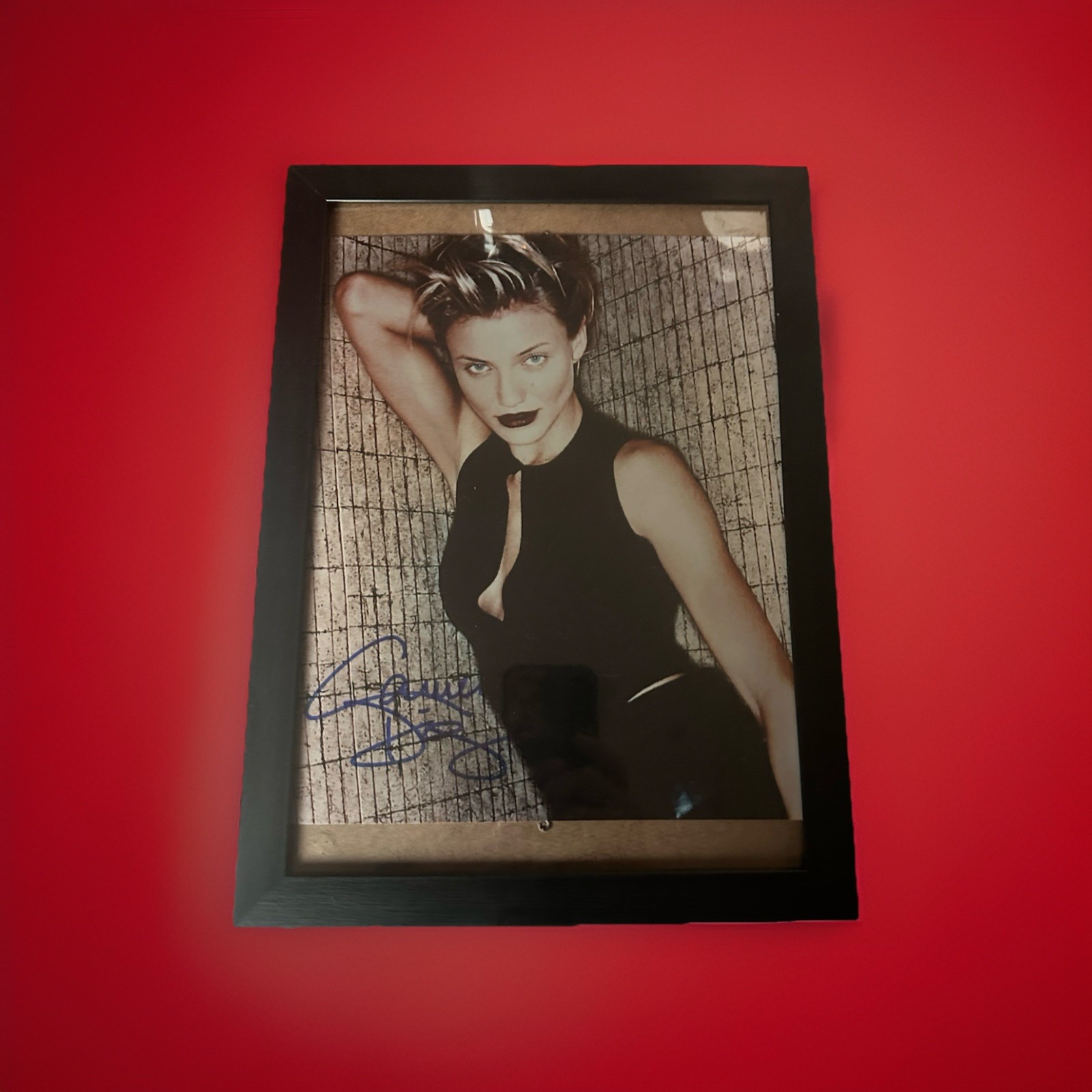 Cameron Diaz autographed signed 8x10 photo picture Excellent With Loa frame Cameron Diaz autographed signed 8x10 photo picture Excellent With Loa frame