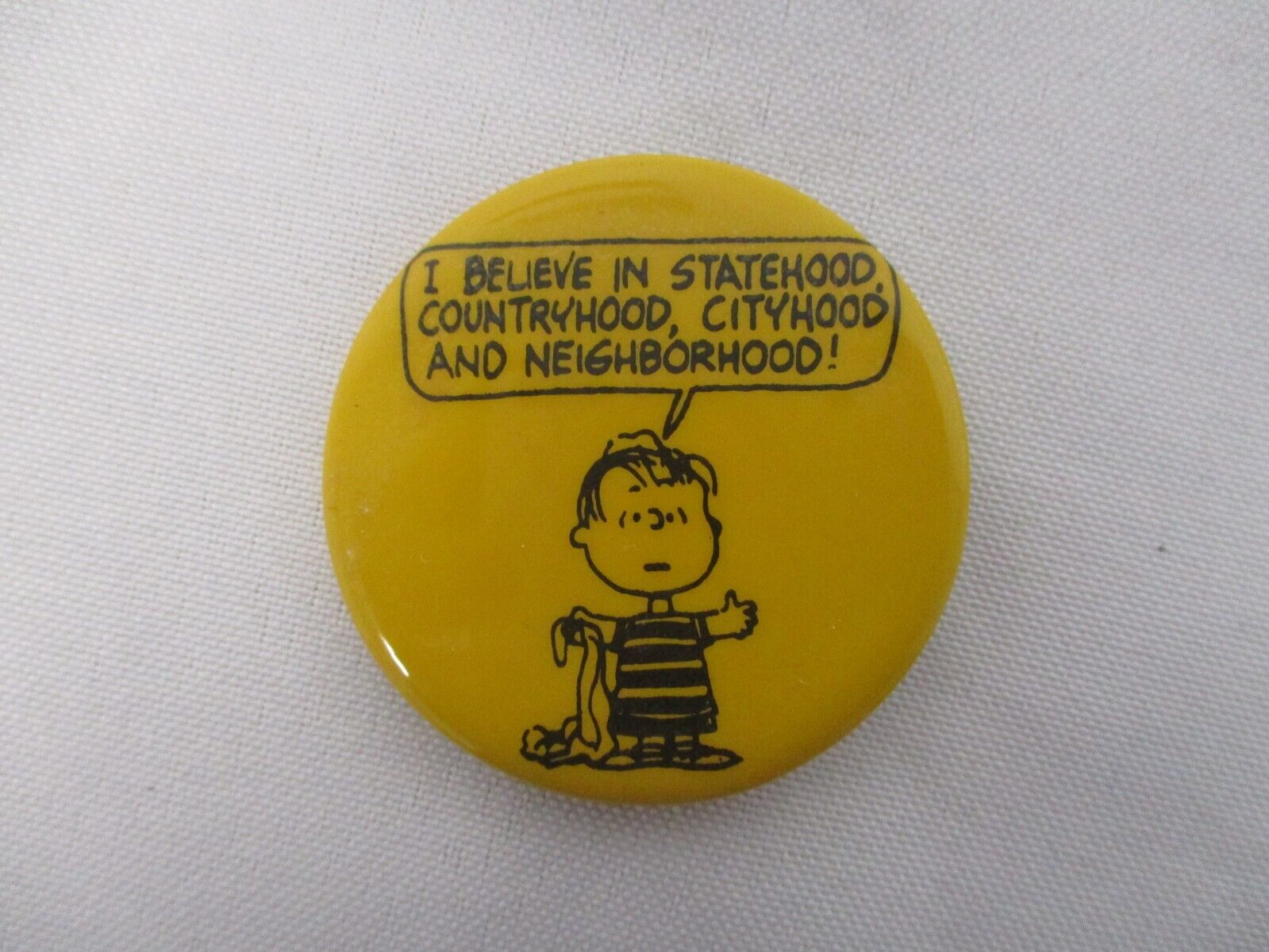 1964 UNITED FEATURES PEANUTS LINUS BUTTON 
