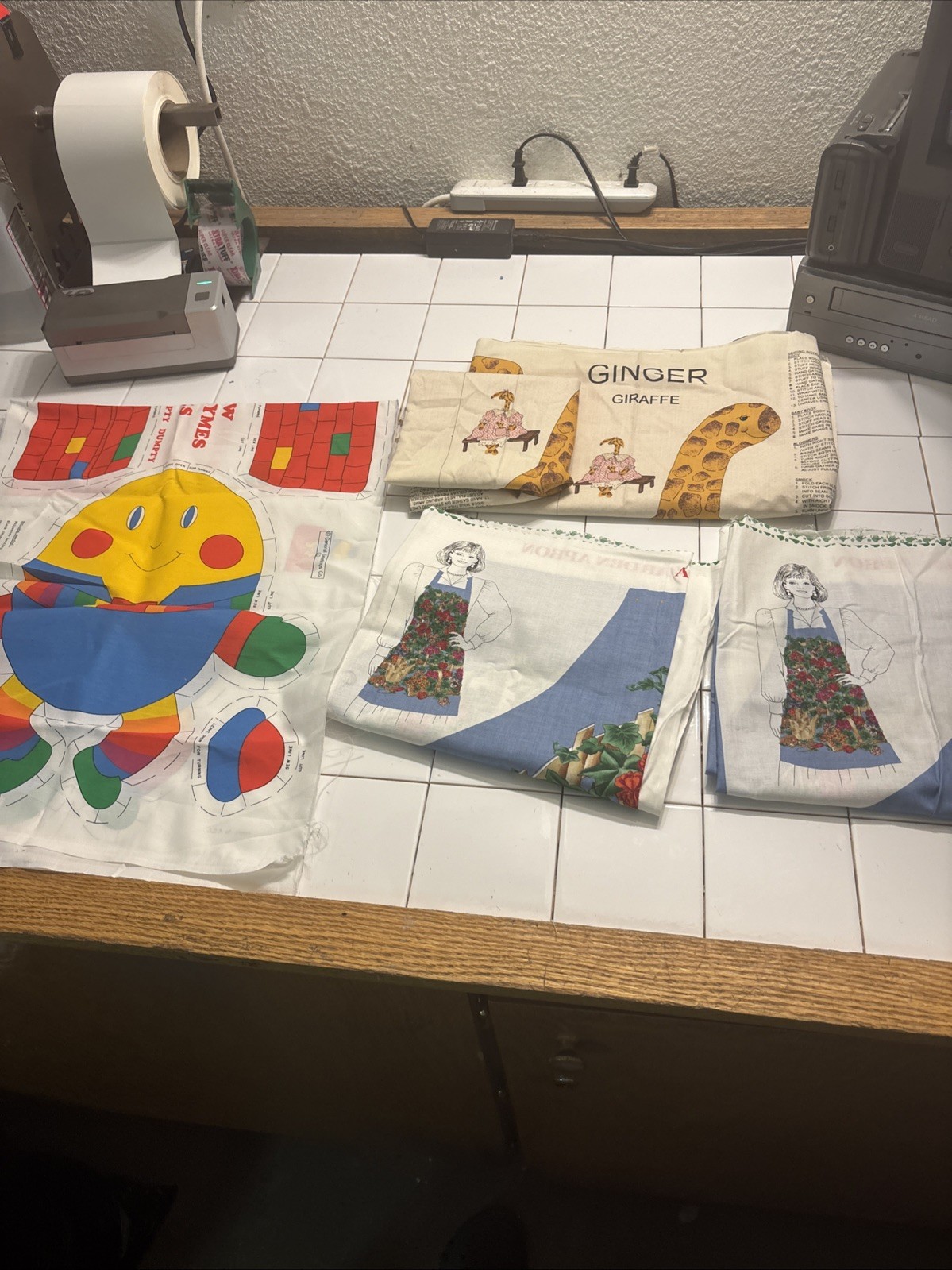 2Vtg 90s Joan Messmore VIP Garden Fence Hummingbird Apron Fabric Panel RARE #520 2Vtg 90s Joan Messmore VIP Garden Fence Hummingbird Apron Fabric Panel RARE #520