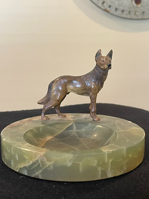 Vin. Coldplated German Shepard Mounted on Green OnyxTTrinket Dish Cira 1930 4X5\ Vin. Coldplated German Shepard Mounted on Green OnyxTTrinket Dish Cira 1930 4X5\