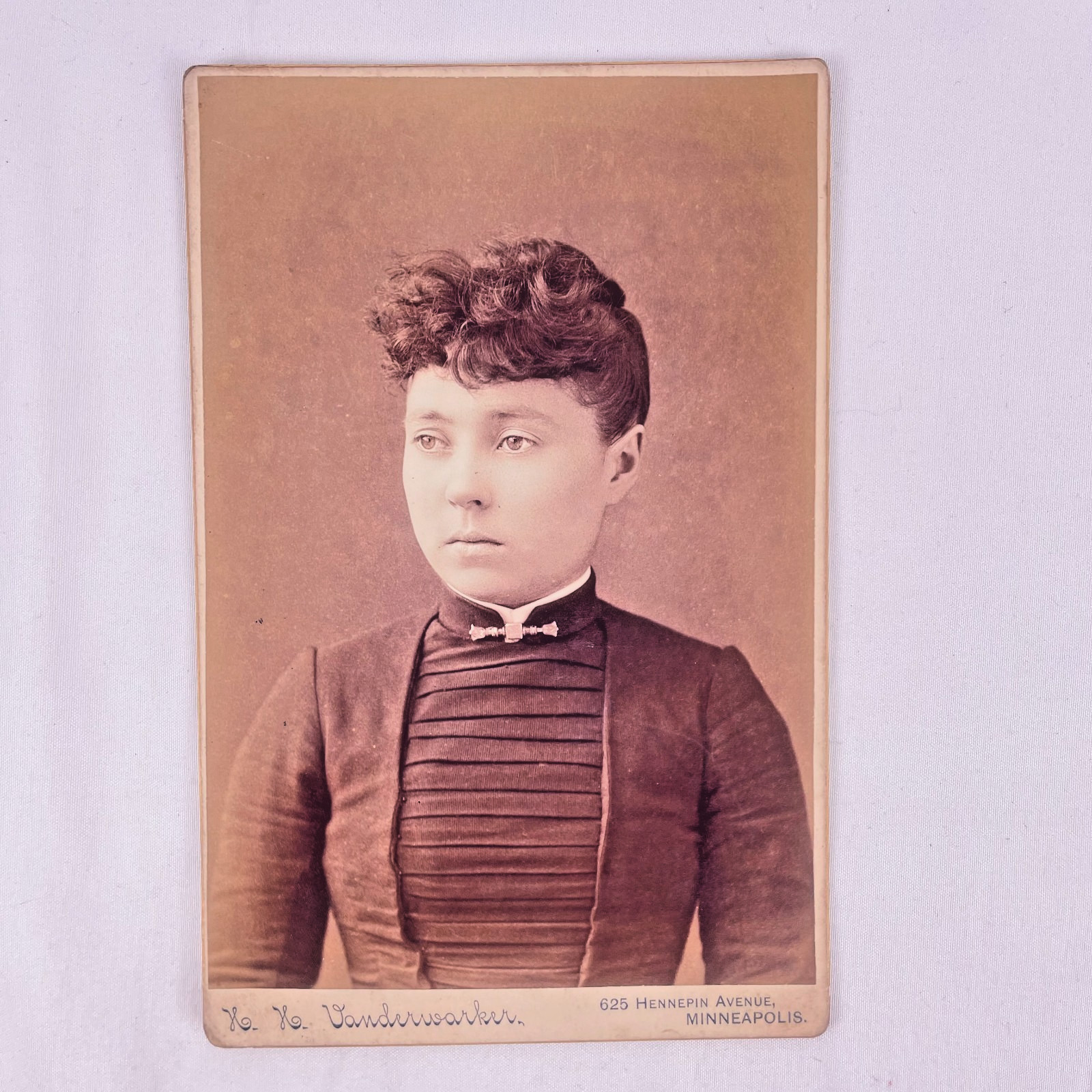 Victorian Lady cabinet card Fancy Clothes Antique HH Vanderwarker Minneapolis Victorian Lady cabinet card Fancy Clothes Antique HH Vanderwarker Minneapolis