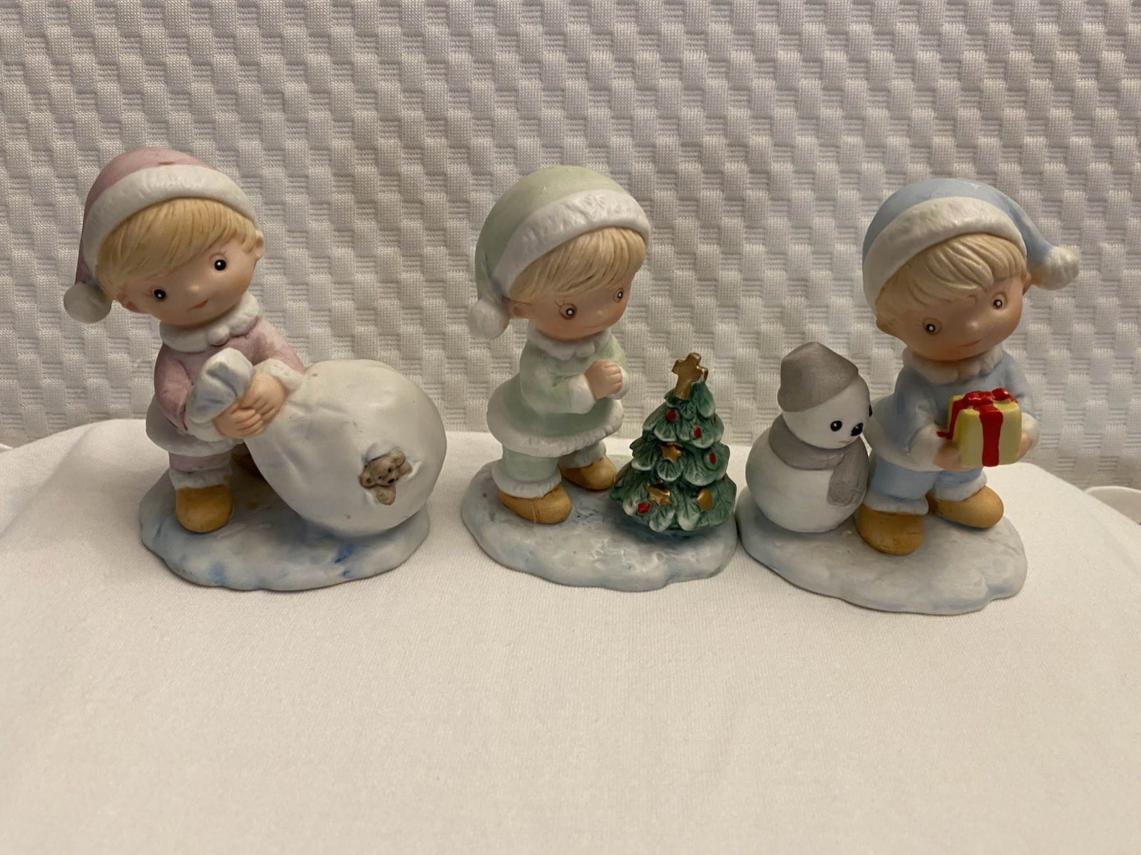 Vintage Homco Set Of 3 Christmas Figurines - 5613 - Children - Snowman Xmas Tree Vintage Homco Set Of 3 Christmas Figurines - 5613 - Children - Snowman Xmas Tree
