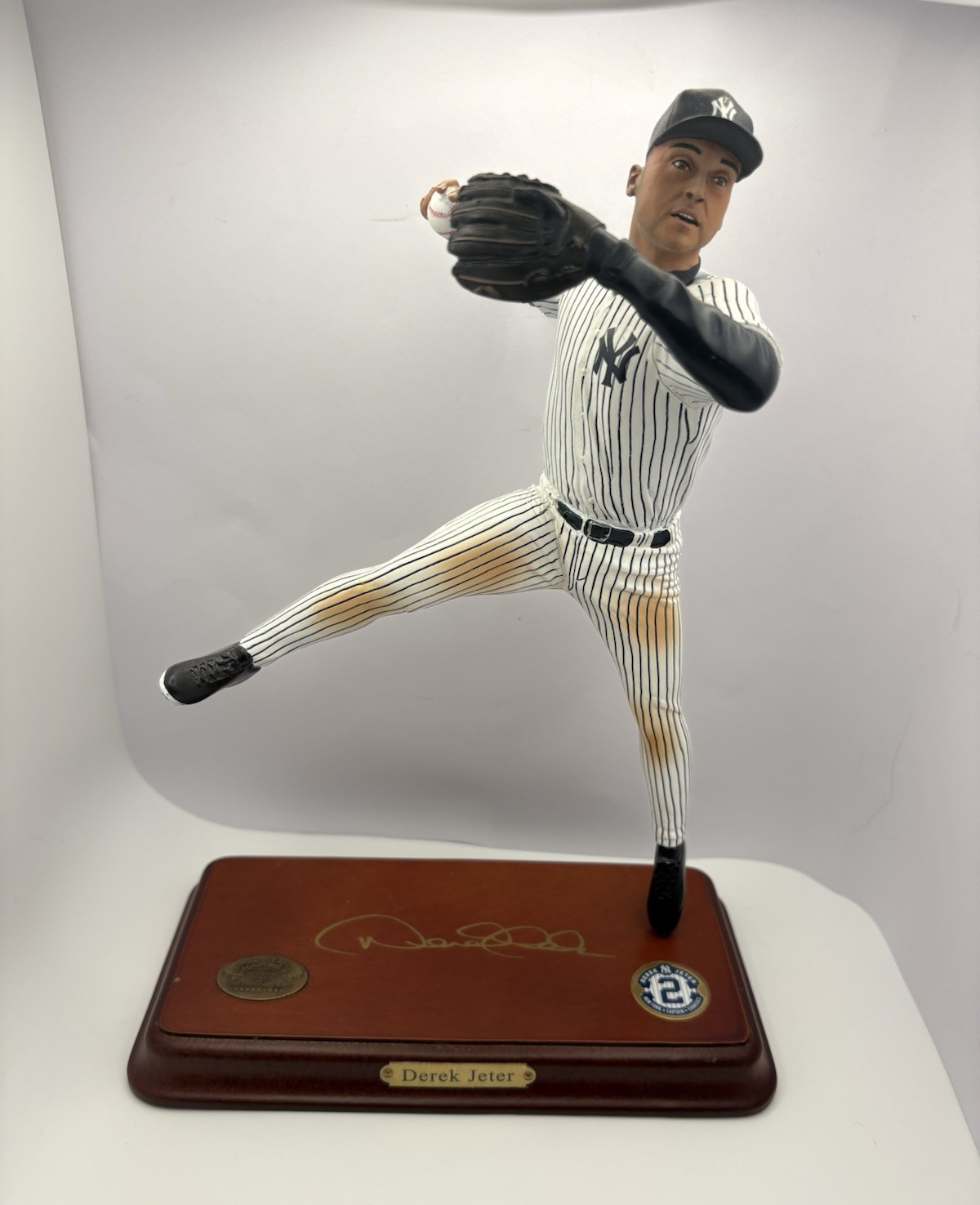 The Danbury Mint Derek Jeter New York Yankees Limited Edition Figurine The Danbury Mint Derek Jeter New York Yankees Limited Edition Figurine