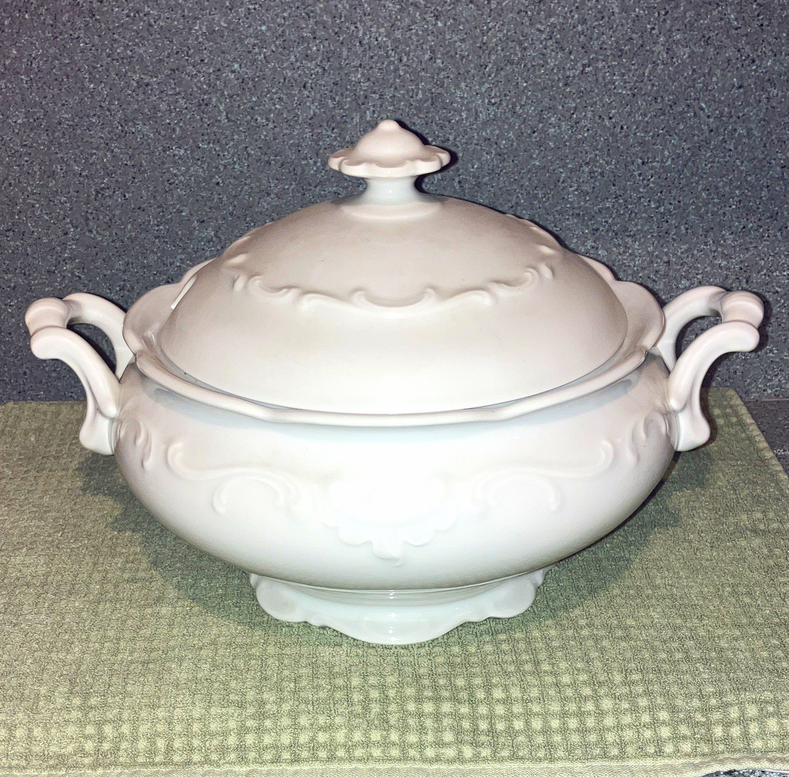 Vintage Schumann Germany White Porcelain Tureen w/ Lid. Round /Handles /Glossy Vintage Schumann Germany White Porcelain Tureen w/ Lid. Round /Handles /Glossy