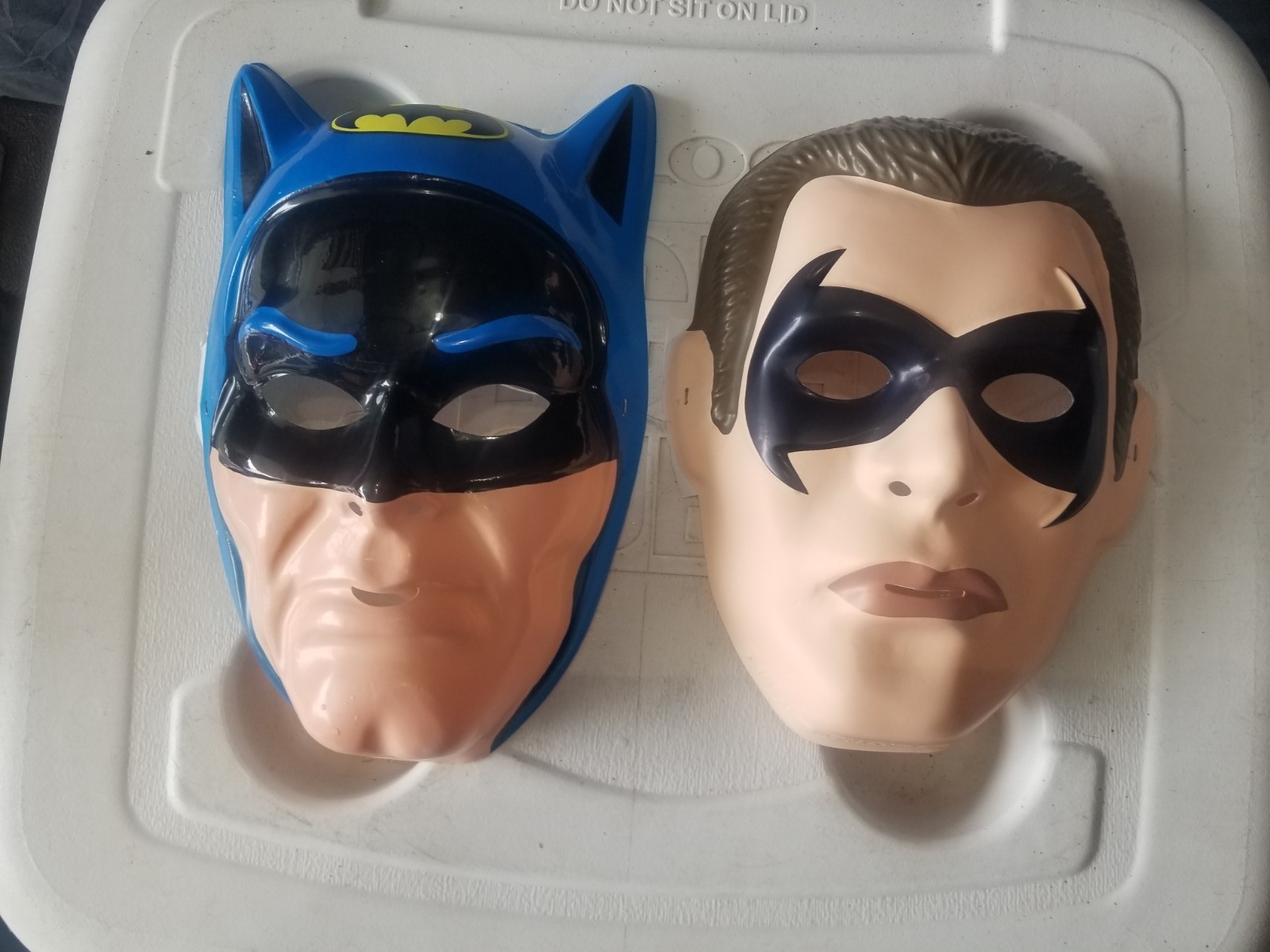 Batman & Robin Halloween Plastic Mask Ben Cooper Style NOS- NWT's ππ¦ Batman & Robin Halloween Plastic Mask Ben Cooper Style NOS- NWT's ππ¦