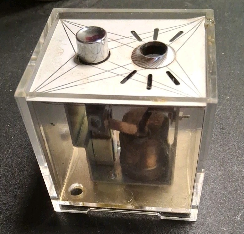 Vintage Mid Century LUCITE CROWN PIEZO Gas TABLE LIGHTER Advertising Cube Vintage Mid Century LUCITE CROWN PIEZO Gas TABLE LIGHTER Advertising Cube