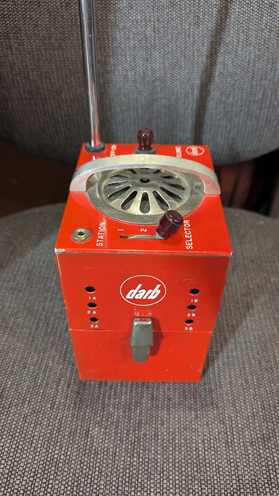 Vintage 1950's Darb Bike bicycle AM tube radio - working w/video Vintage 1950's Darb Bike bicycle AM tube radio - working w/video