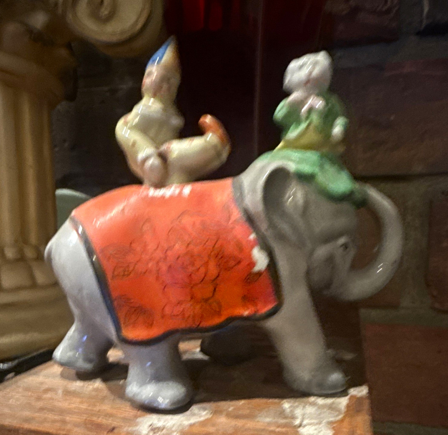 RARE VINTAGE CIRCUS CLOWN AND DOG ON ELEPHANT NODDER TT SALT PEPPER SHALER SET RARE VINTAGE CIRCUS CLOWN AND DOG ON ELEPHANT NODDER TT SALT PEPPER SHALER SET