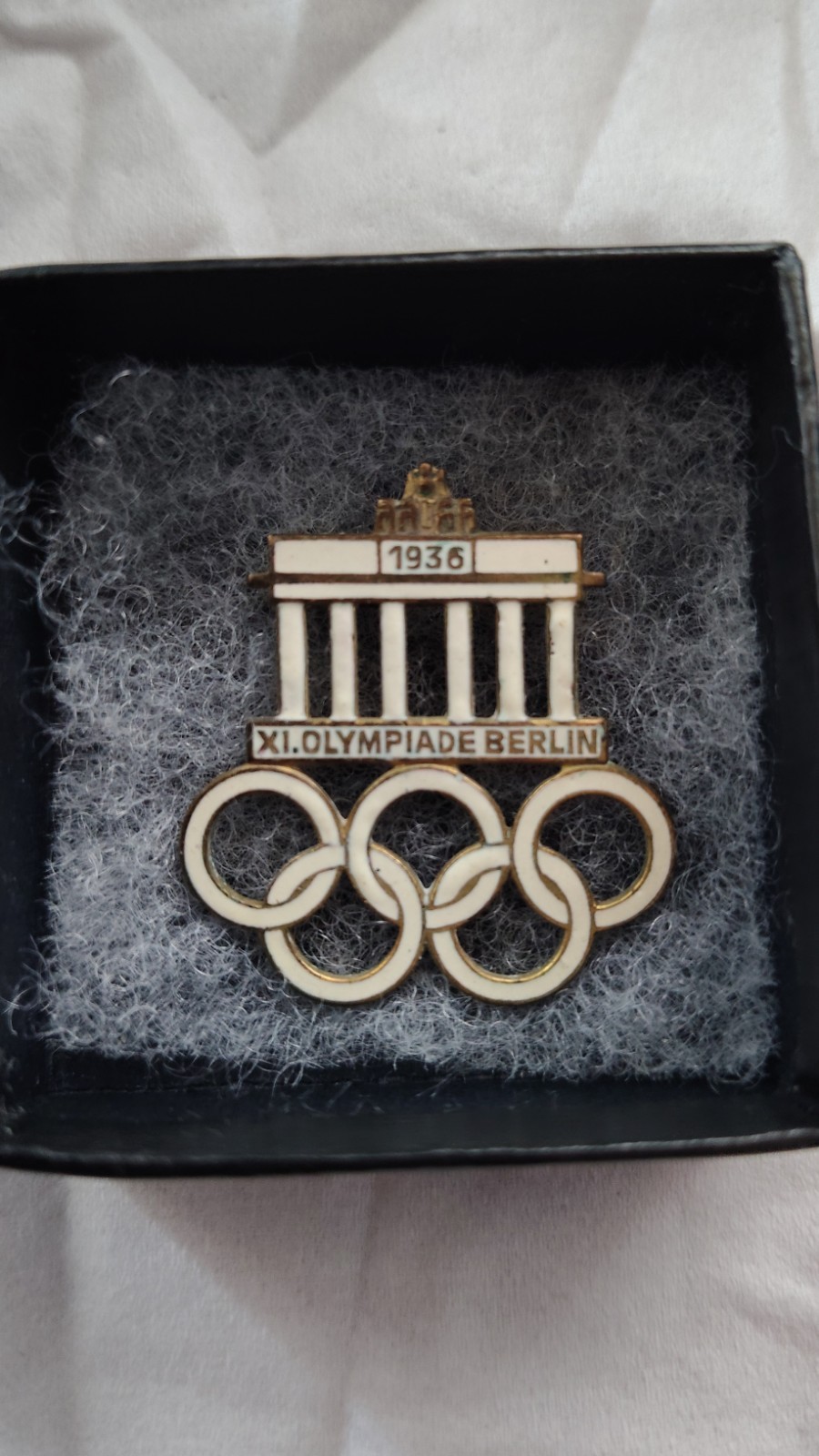 1936 XI Olympiade Berlin Olympic Rings Pinback Badge 1936 XI Olympiade Berlin Olympic Rings Pinback Badge