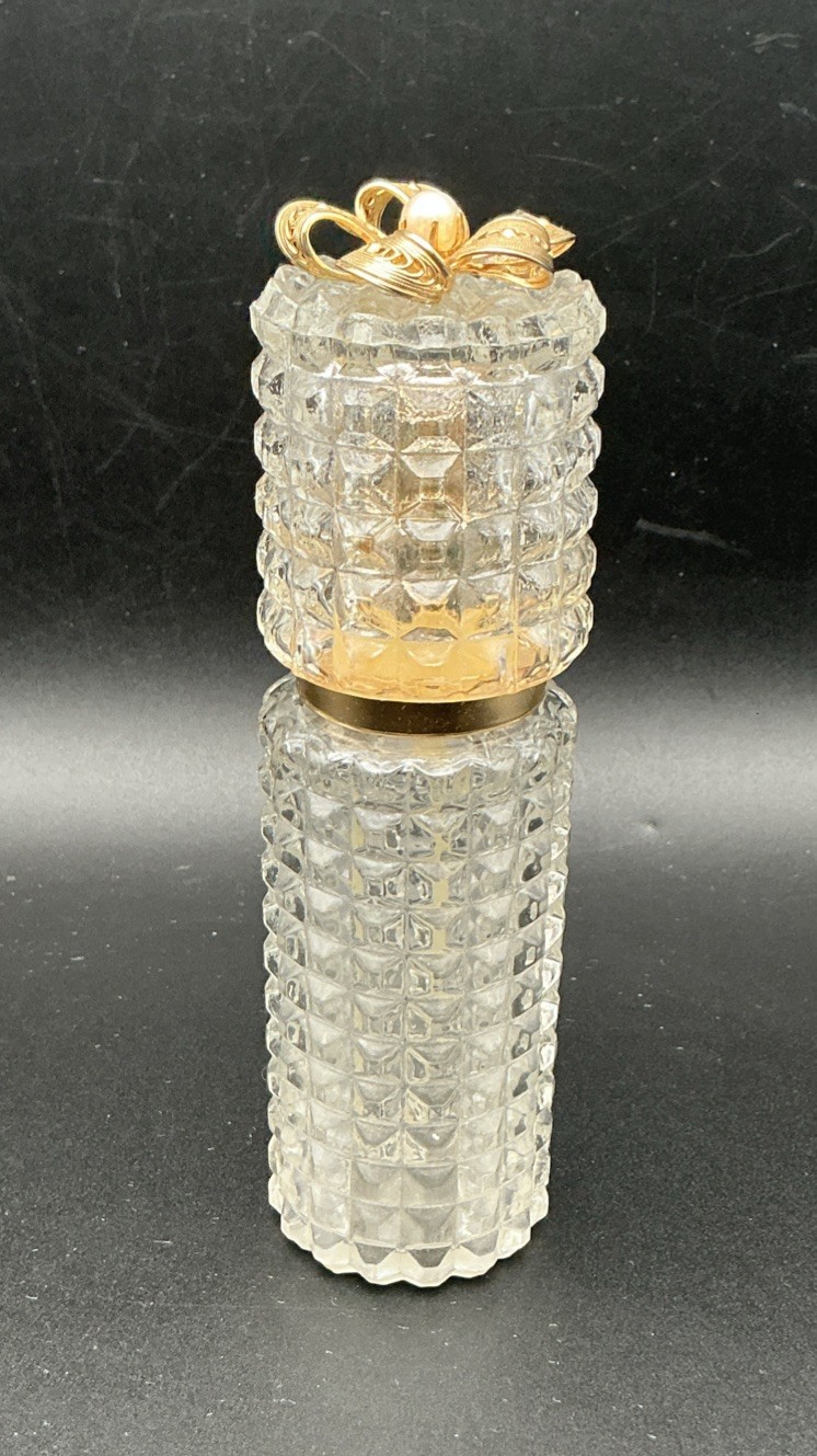 Vtg Avon Unforgettable Crystal Cologne Bottle Empty Scented Waffle Glass Bow Vtg Avon Unforgettable Crystal Cologne Bottle Empty Scented Waffle Glass Bow