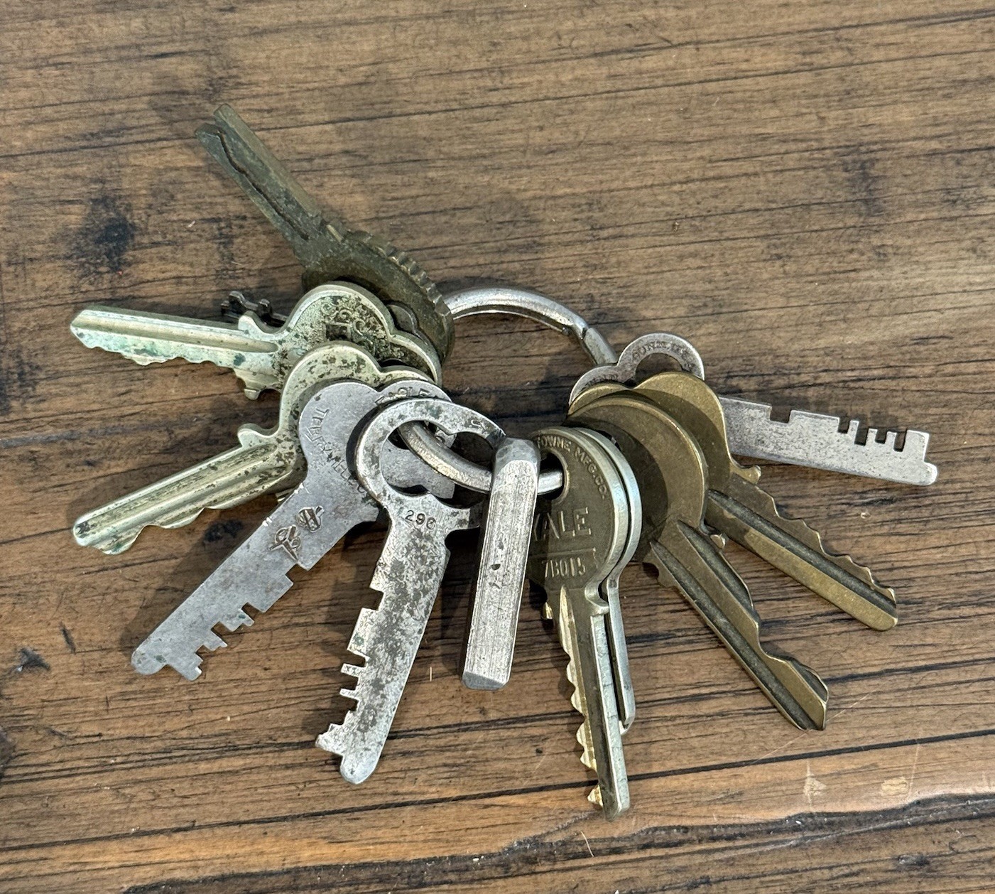 Vintage Key Lot 11 Yale Towne Eagle Master ILCO Flat Lock Keys With Key Ring