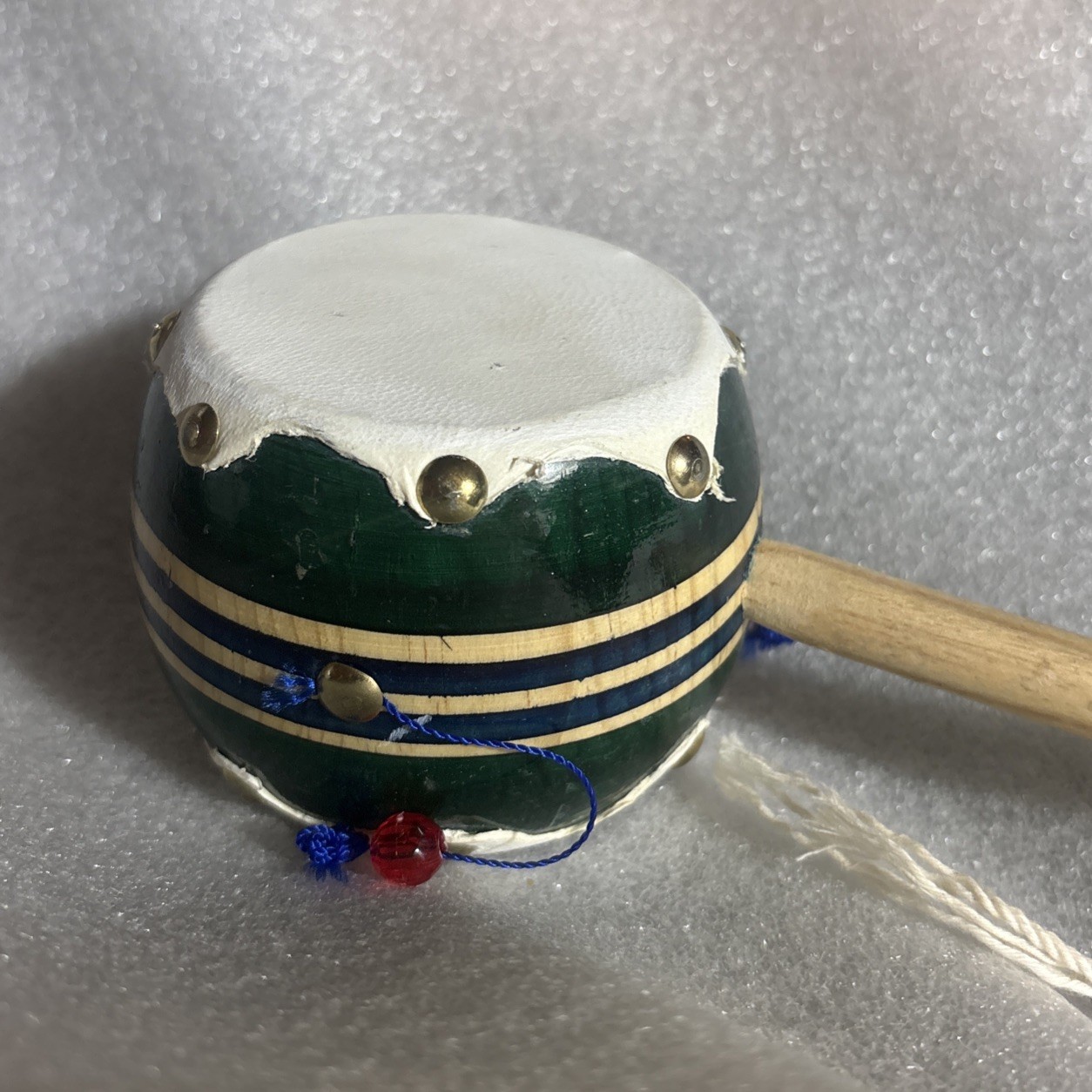 Mexican Spinning or Monkey Drum. Light Use. Percussion Instrument Or Decoration. Mexican Spinning or Monkey Drum. Light Use. Percussion Instrument Or Decoration.