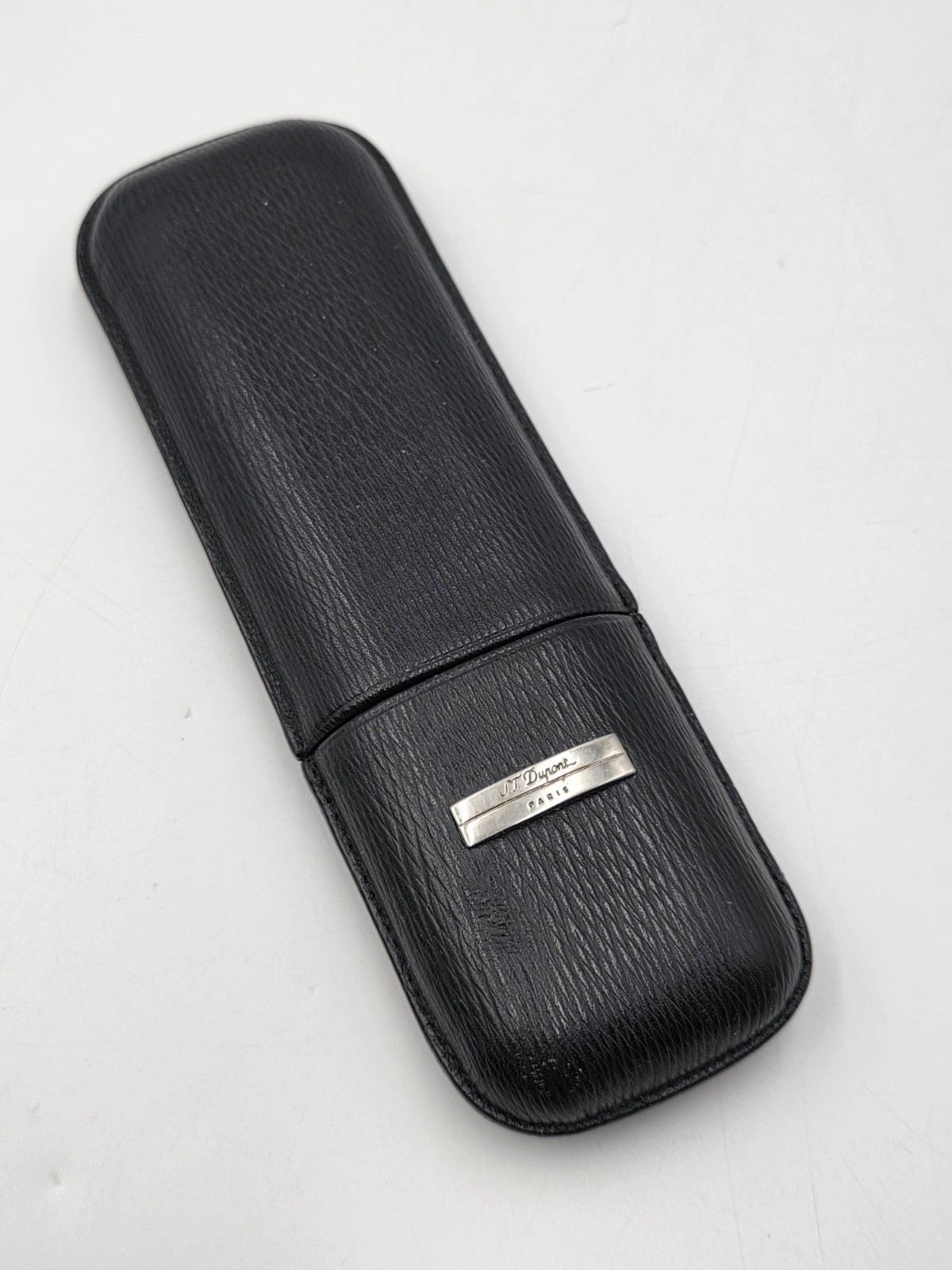 Vintage S.T. Dupont Black Grain Leather & Black Gold Cigar Case For 2 Cigars Vintage S.T. Dupont Black Grain Leather & Black Gold Cigar Case For 2 Cigars