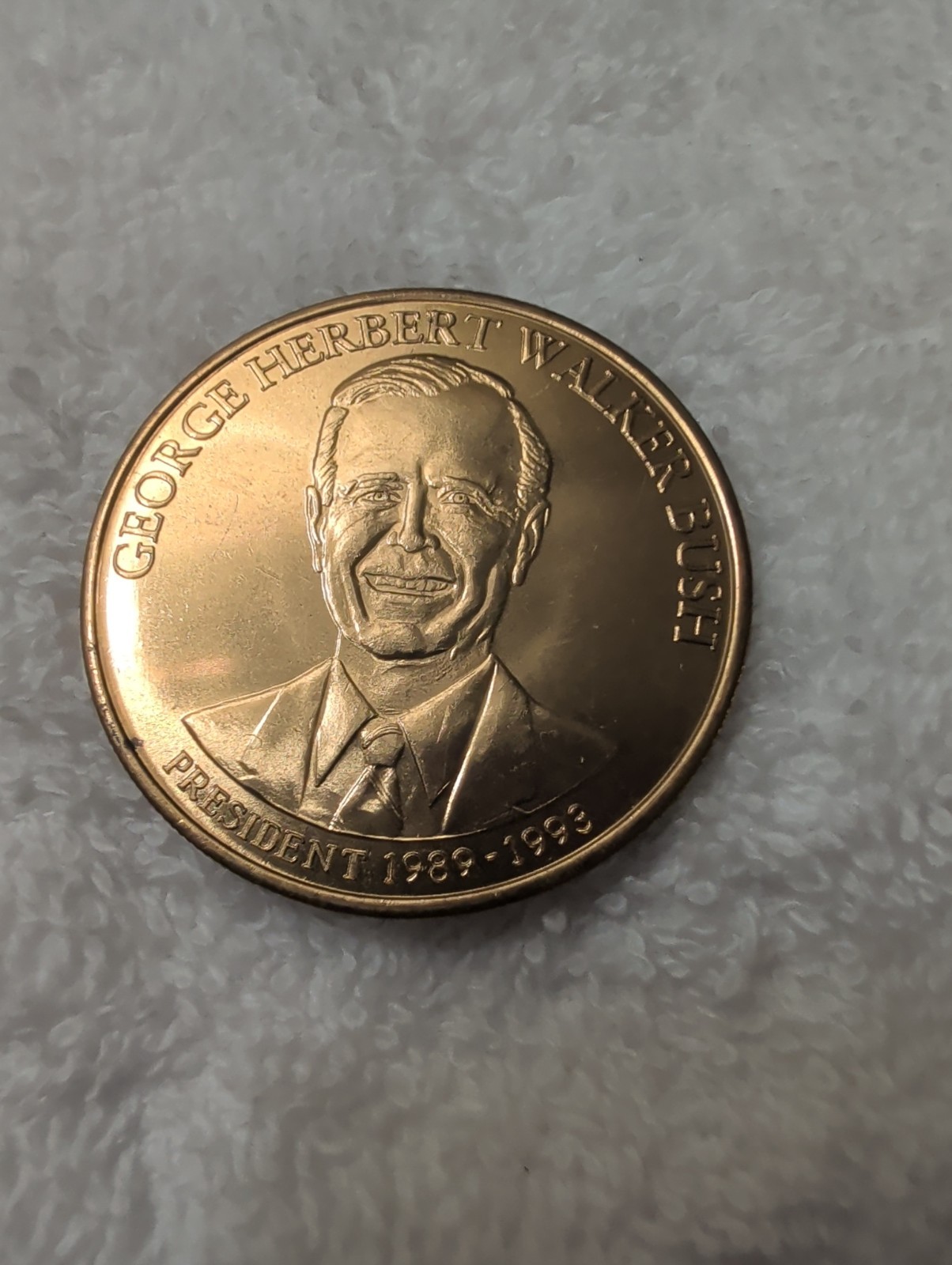 George Herbert Bush President 1989 1993 Brass White House Coin Pre Owned George Herbert Bush President 1989 1993 Brass White House Coin Pre Owned