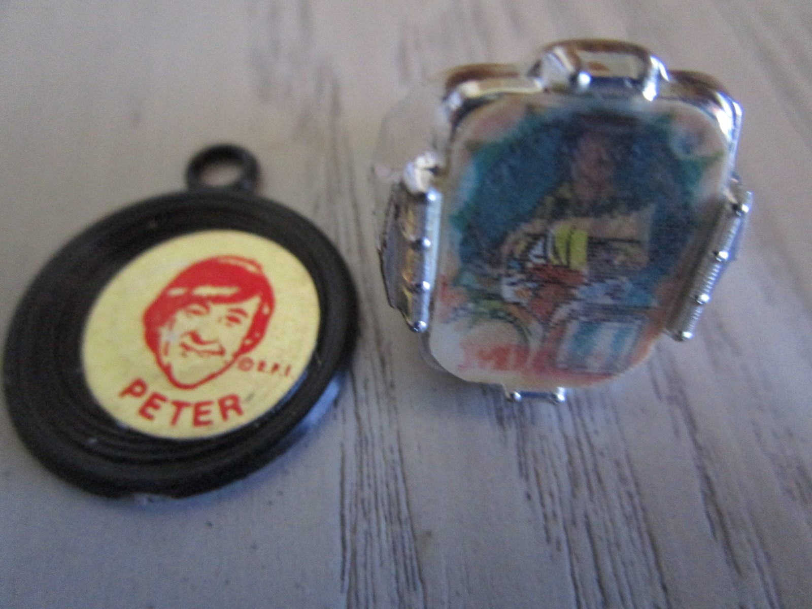 HTF VINTAGE THE MONKEYS ROCK BAND PLASTIC FLICKER RING & RECORD PETER CHARM HTF VINTAGE THE MONKEYS ROCK BAND PLASTIC FLICKER RING & RECORD PETER CHARM