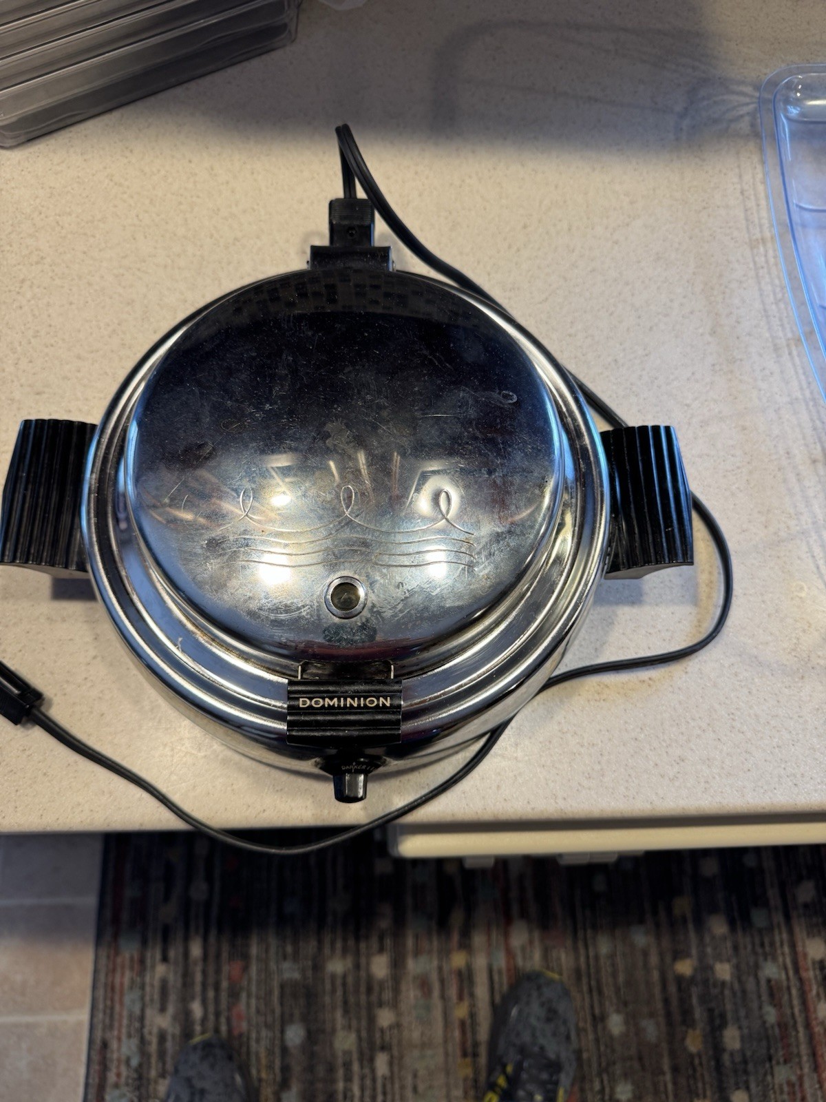Dominion Waffle Maker Round #1316 Scovill Mfg. - Dominion Waffle Maker Round #1316 Scovill Mfg. -
