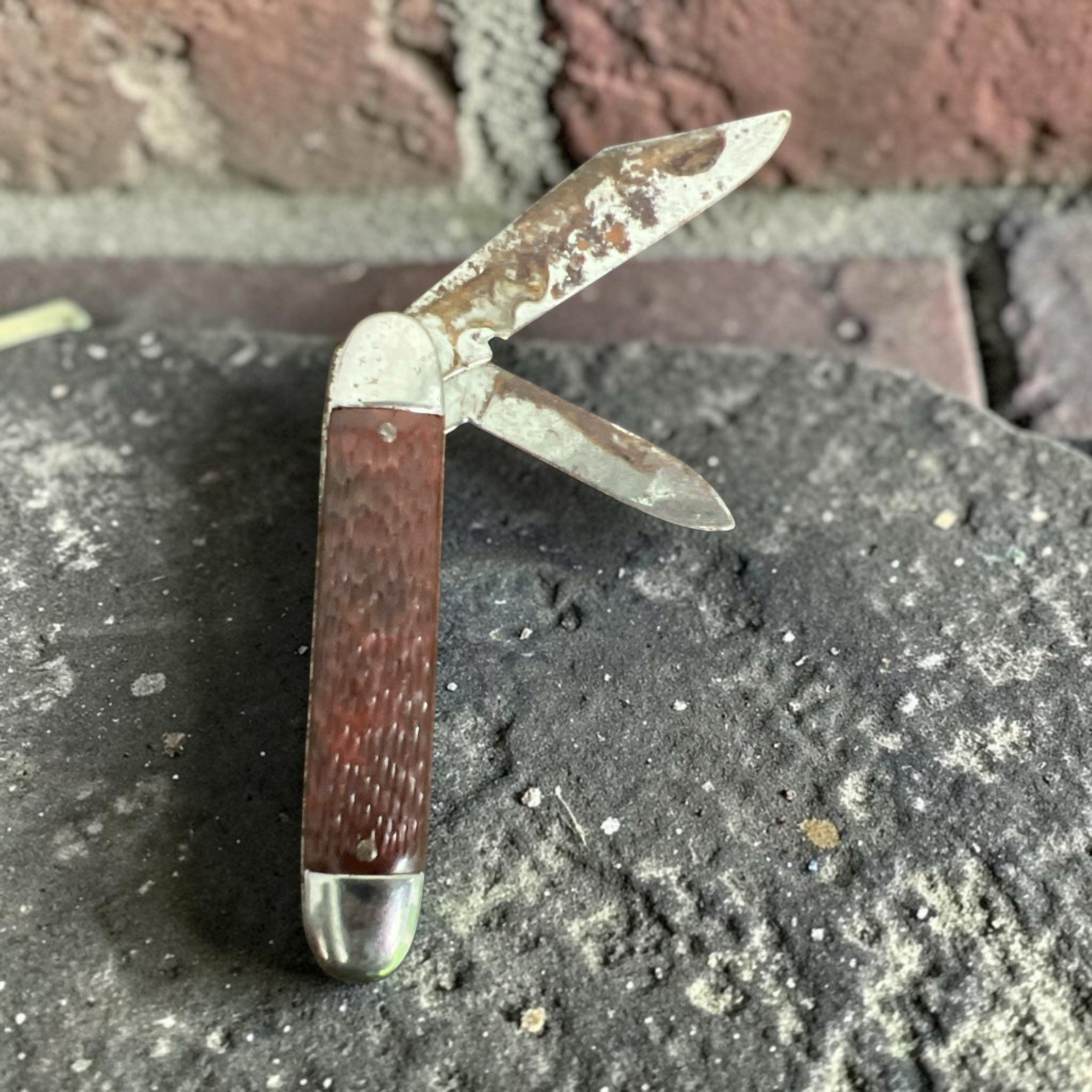 Vintage USA 2 Blade Folding Pocket Knife Brown Jigged Handle Heavy Patina Vintage USA 2 Blade Folding Pocket Knife Brown Jigged Handle Heavy Patina