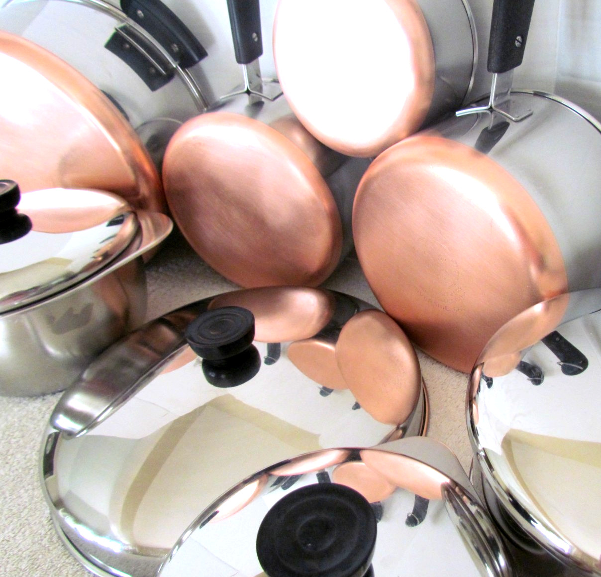 REVERE WARE PRE '68 LOT 6 QT DOME LID, 1,& 2 QT plus 3 QT W /DEEP DOUBLE BOILER REVERE WARE PRE '68 LOT 6 QT DOME LID, 1,& 2 QT plus 3 QT W /DEEP DOUBLE BOILER