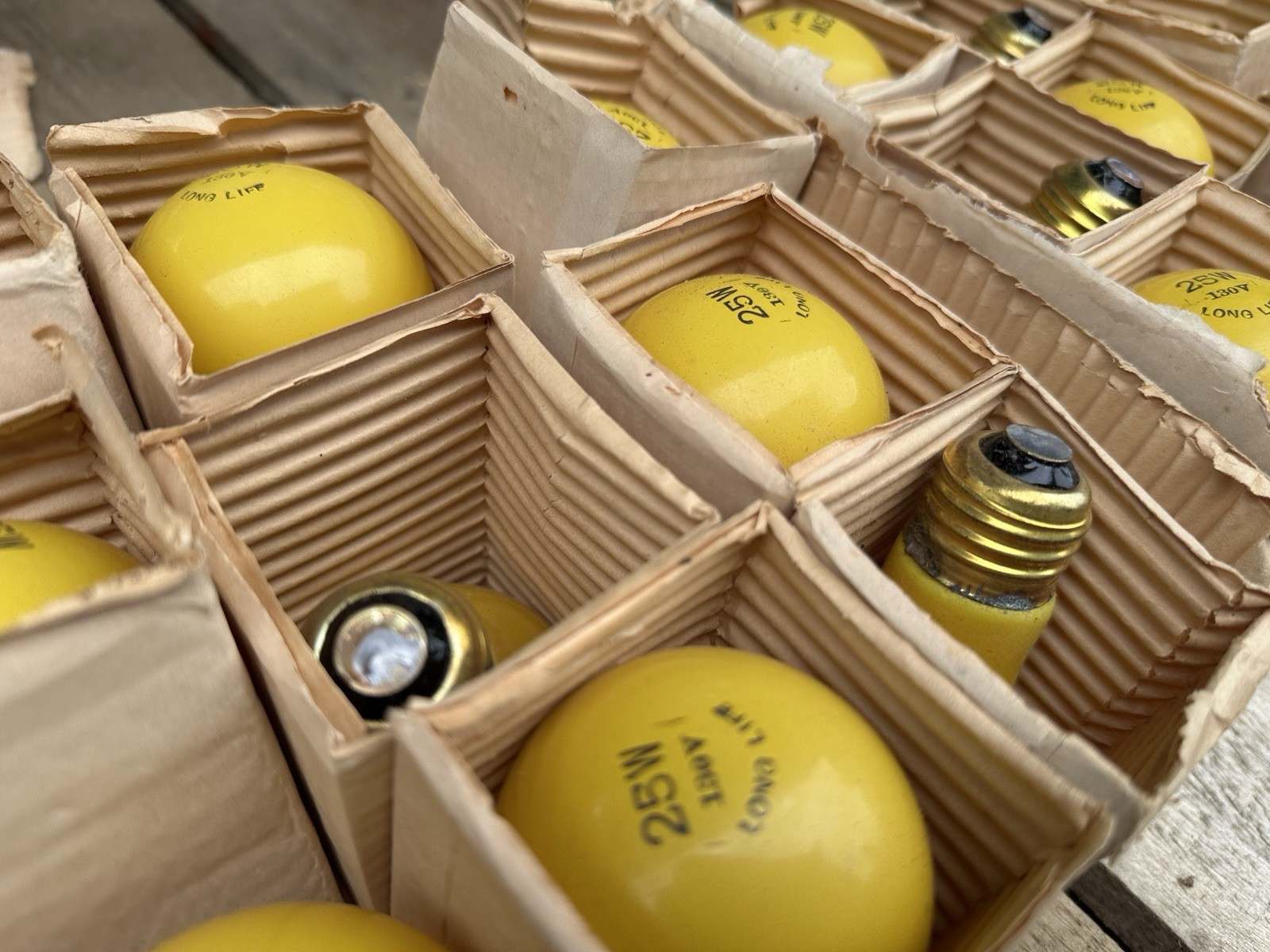 Vintage 21 Lot Yellow 25W Bug Light Incandescent Bulbs 130V Retro Party Lamps Vintage 21 Lot Yellow 25W Bug Light Incandescent Bulbs 130V Retro Party Lamps