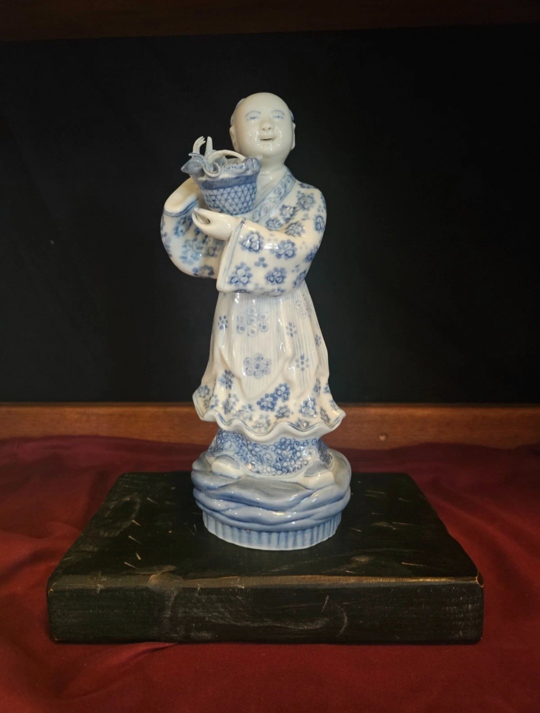 Antique Chinese Qing Dynasty Kangxi Blue and White Porcelain Figure Antique Chinese Qing Dynasty Kangxi Blue and White Porcelain Figure